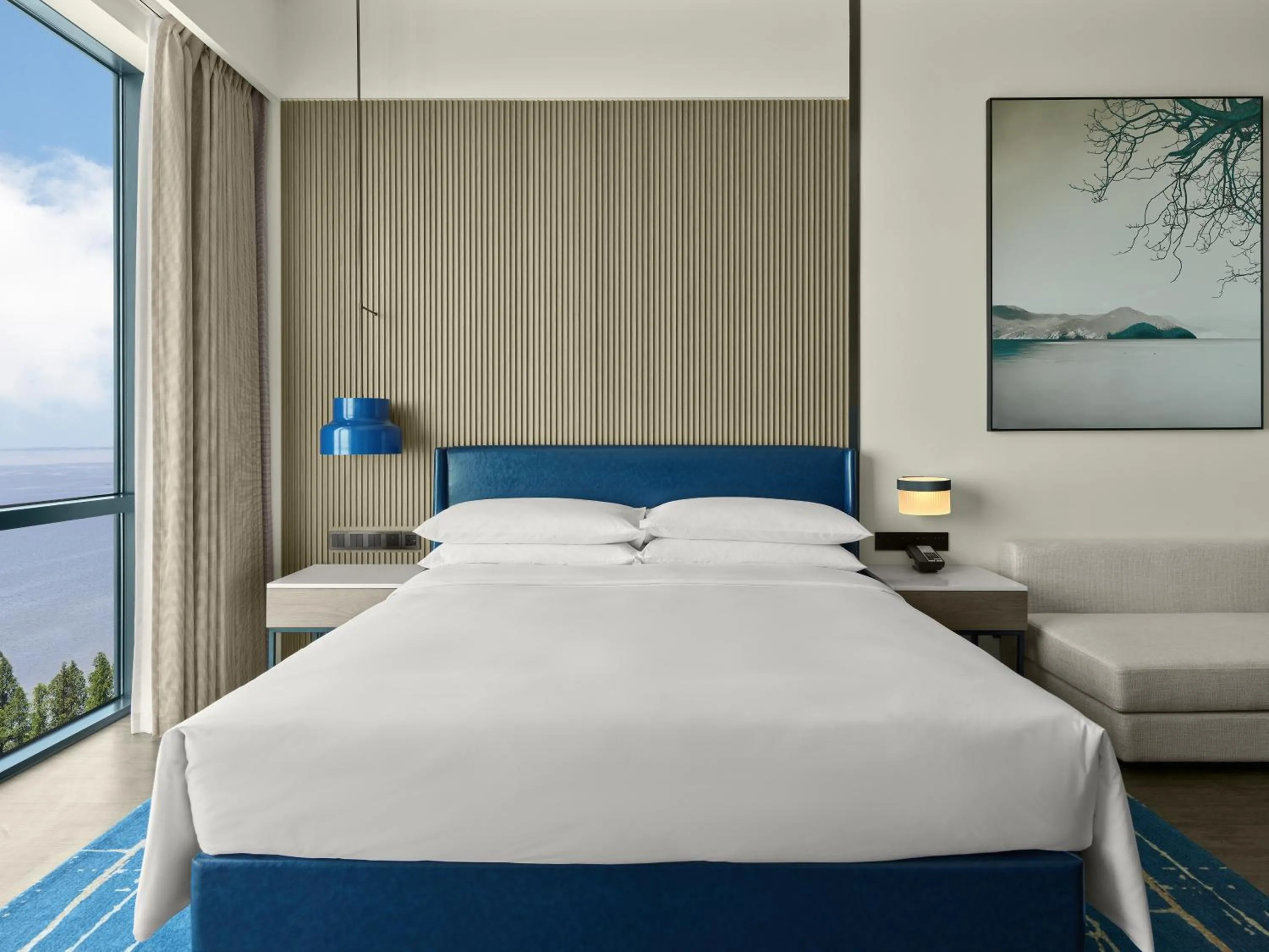 Photo of the whole room, Bed in Sheraton Kunshan Dianshan Lake