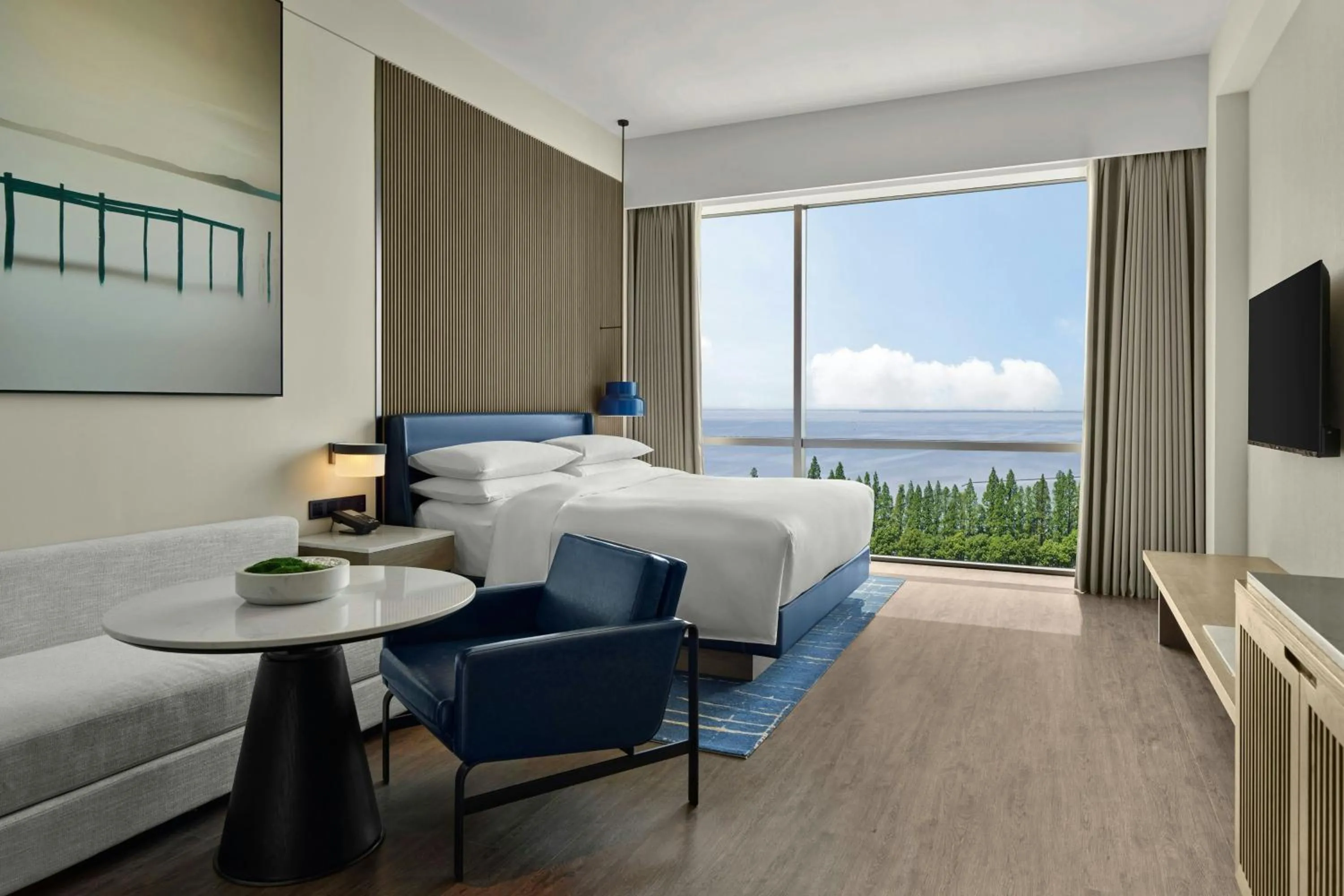 Photo of the whole room, Bed in Sheraton Kunshan Dianshan Lake