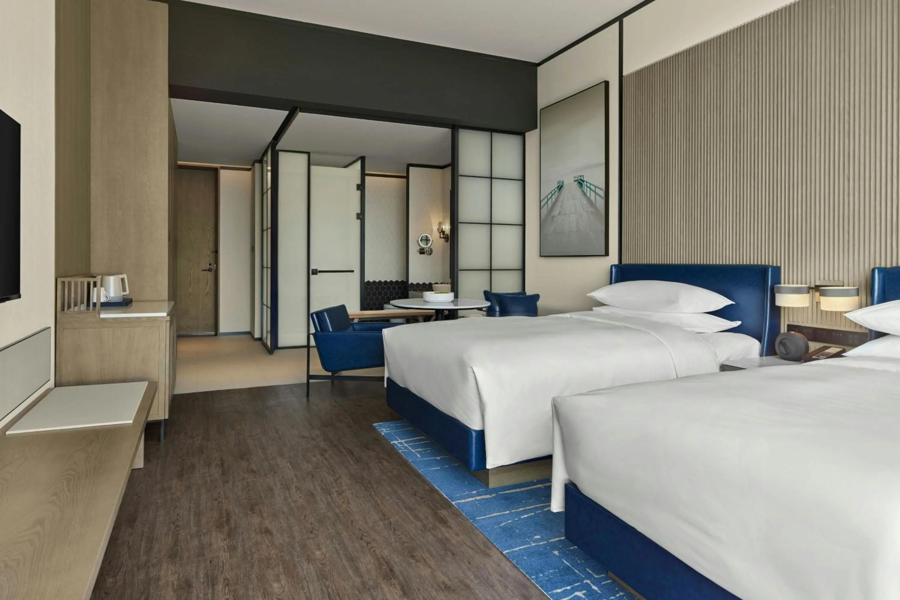Photo of the whole room, Bed in Sheraton Kunshan Dianshan Lake