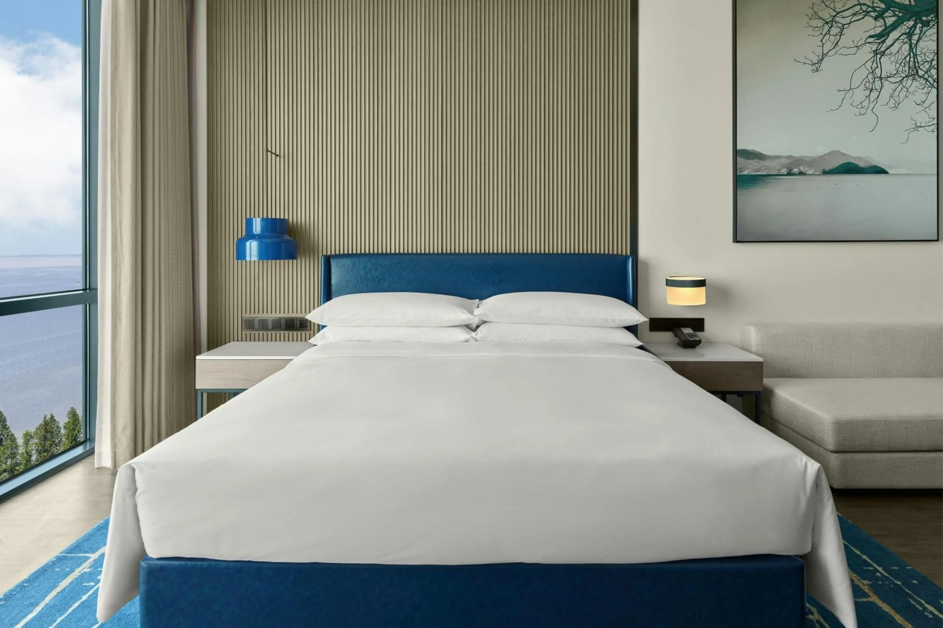 Photo of the whole room, Bed in Sheraton Kunshan Dianshan Lake