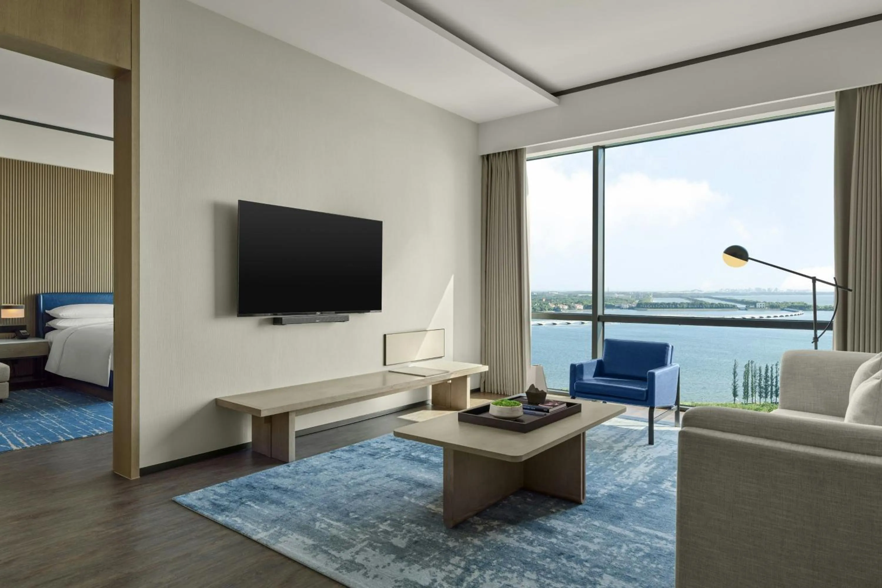 Photo of the whole room in Sheraton Kunshan Dianshan Lake