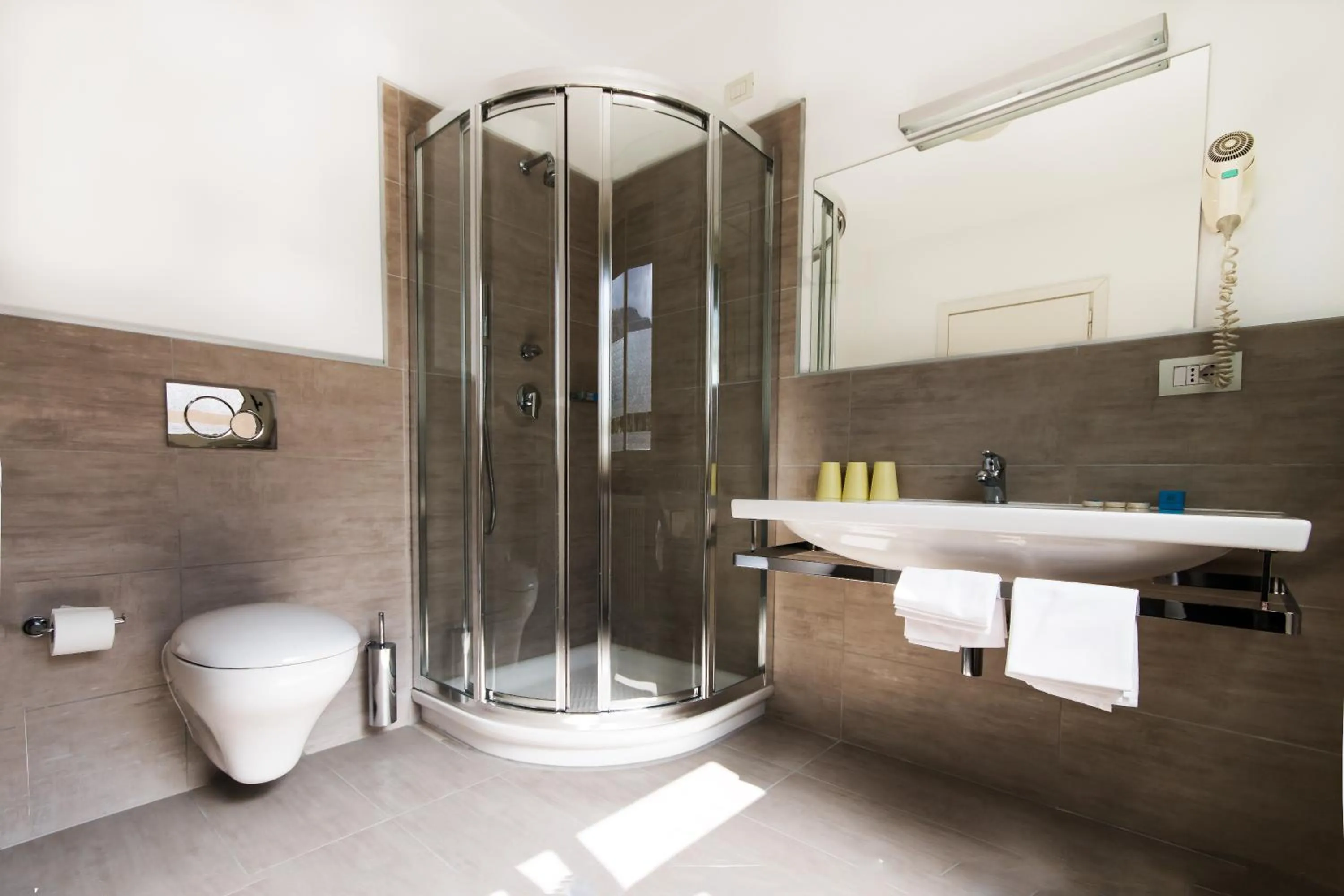 Shower in Hotel Beau Rivage