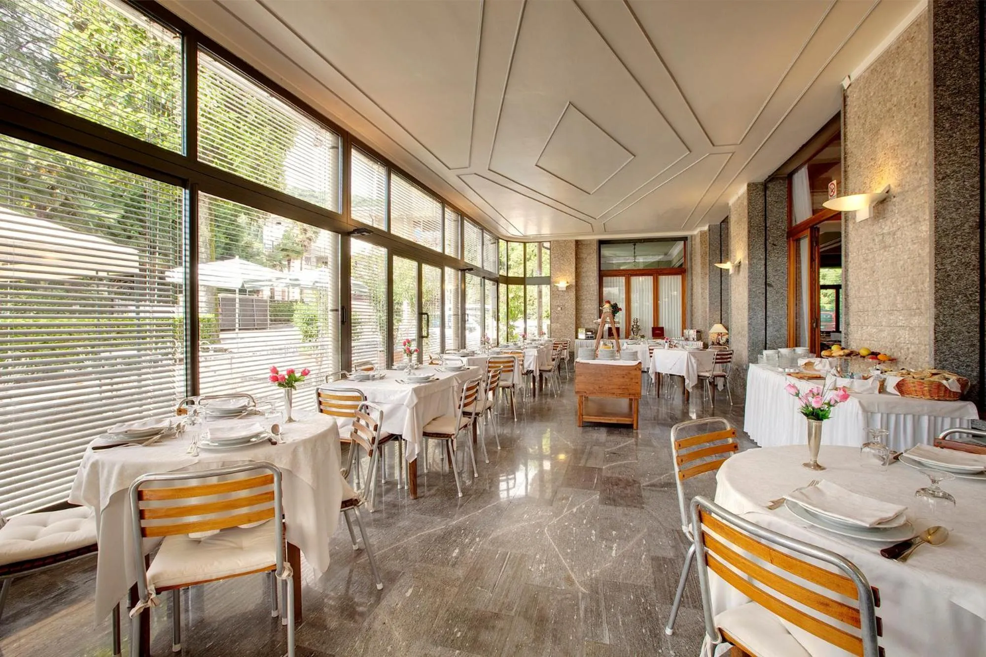 Restaurant/places to eat in Hotel Beau Rivage