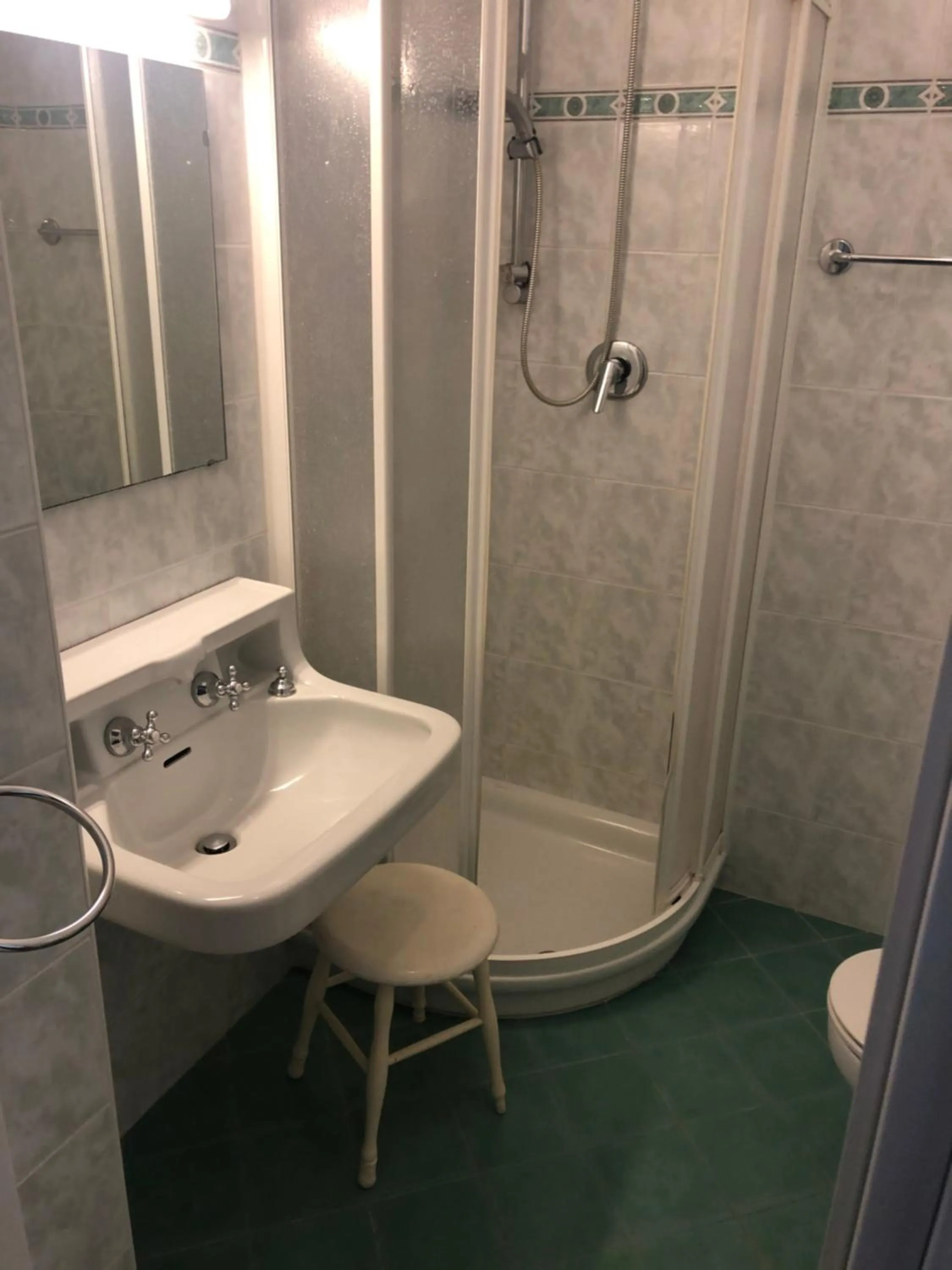 Shower in Hotel Beau Rivage