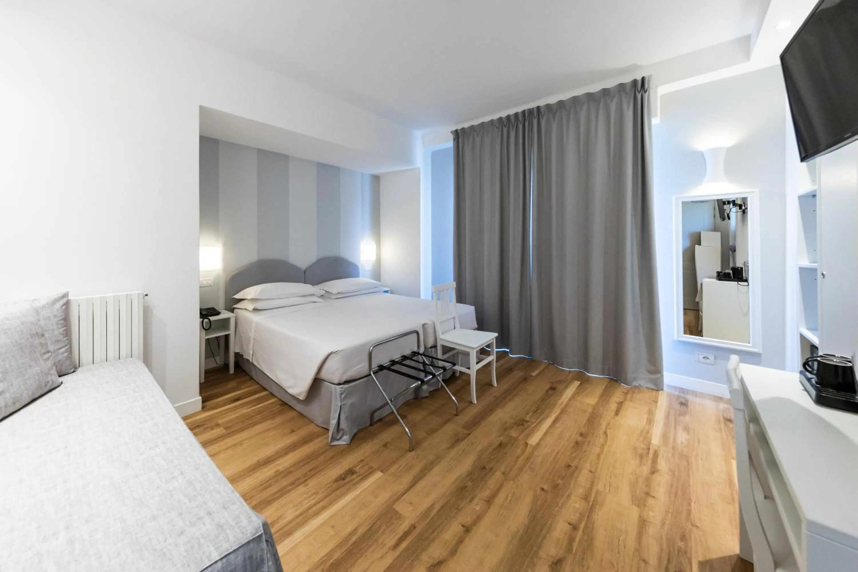 Photo of the whole room, Bed in Hotel Beau Rivage