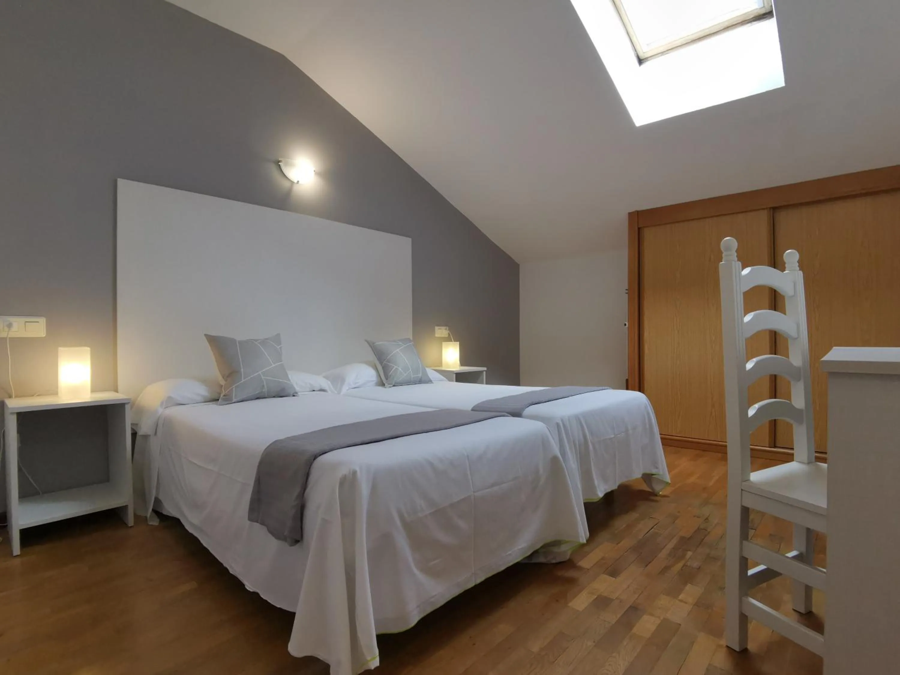 Bedroom, Bed in Hotel El Trasgu