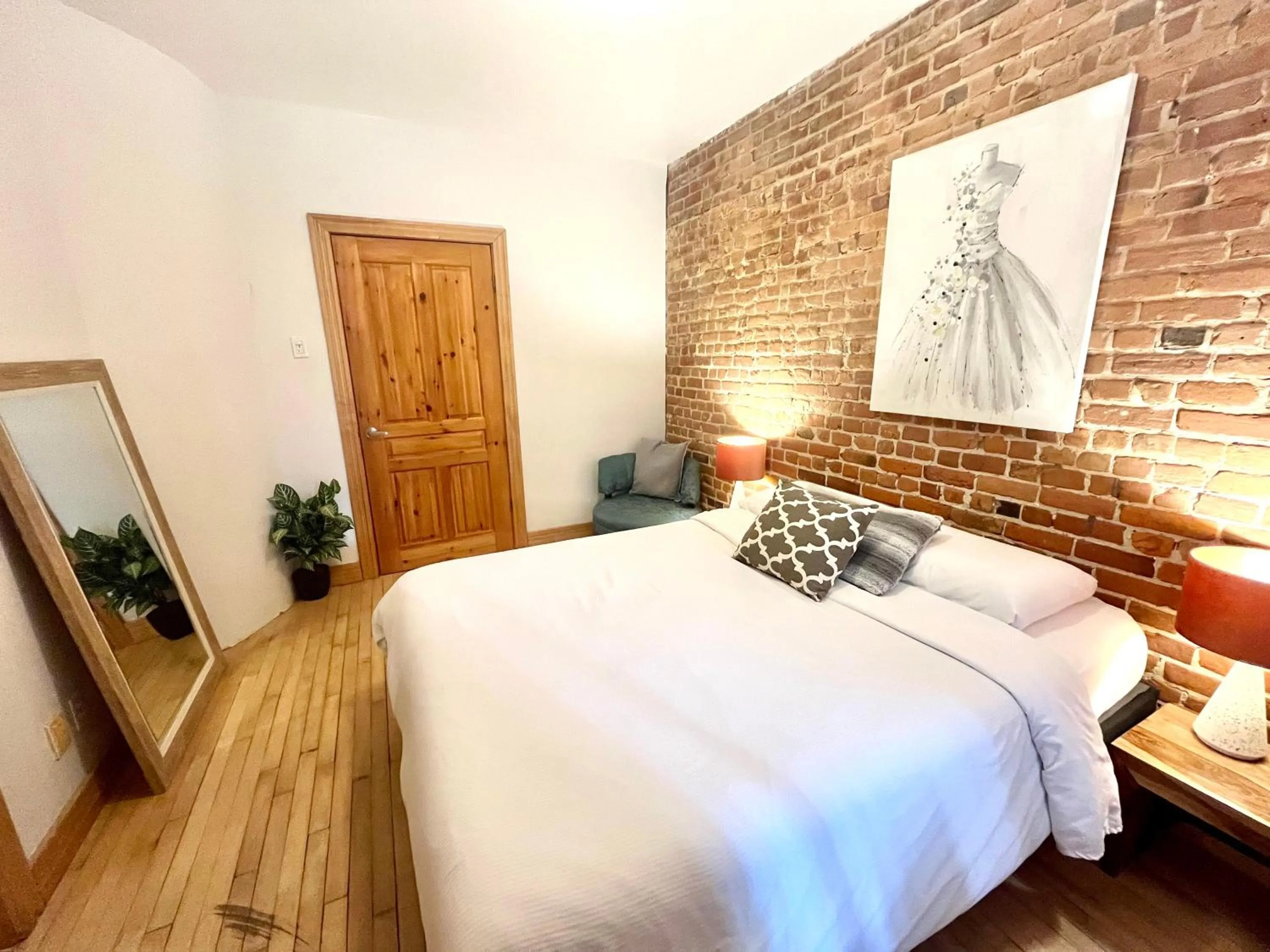 Bed in MTLVacationRentals - The City Chalet