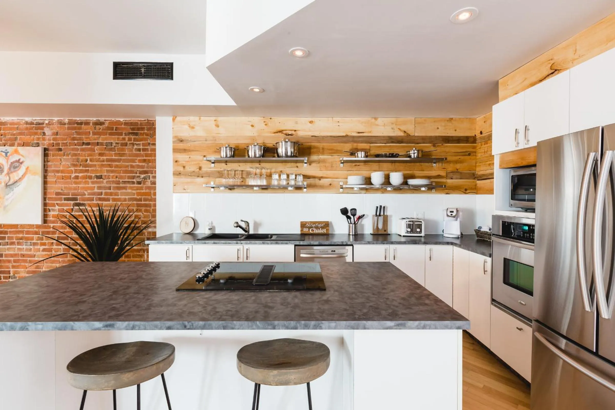 Coffee/tea facilities in MTLVacationRentals - The City Chalet