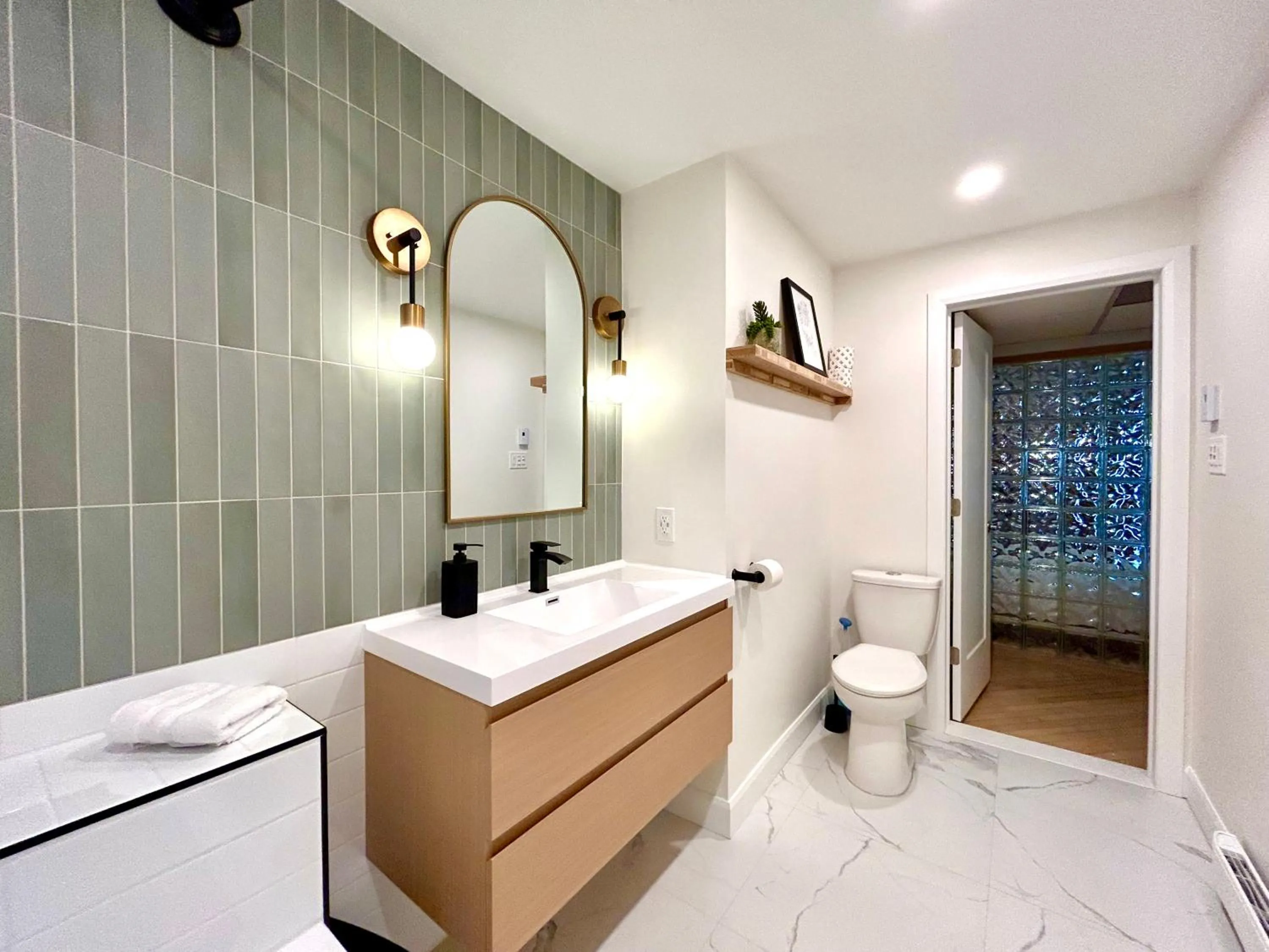 Toilet in MTLVacationRentals - The City Chalet