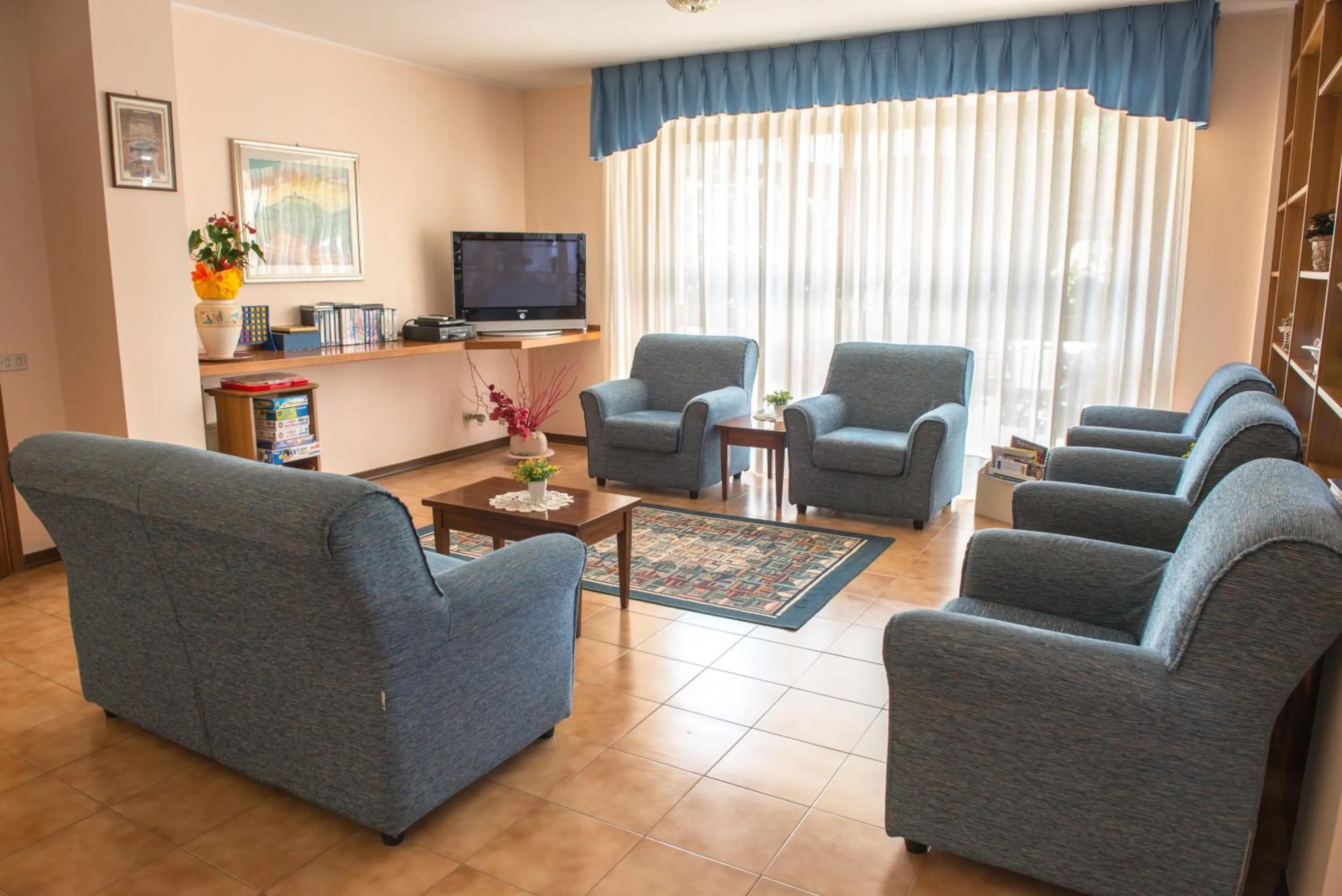 Communal lounge/ TV room in Hotel Santa Maria