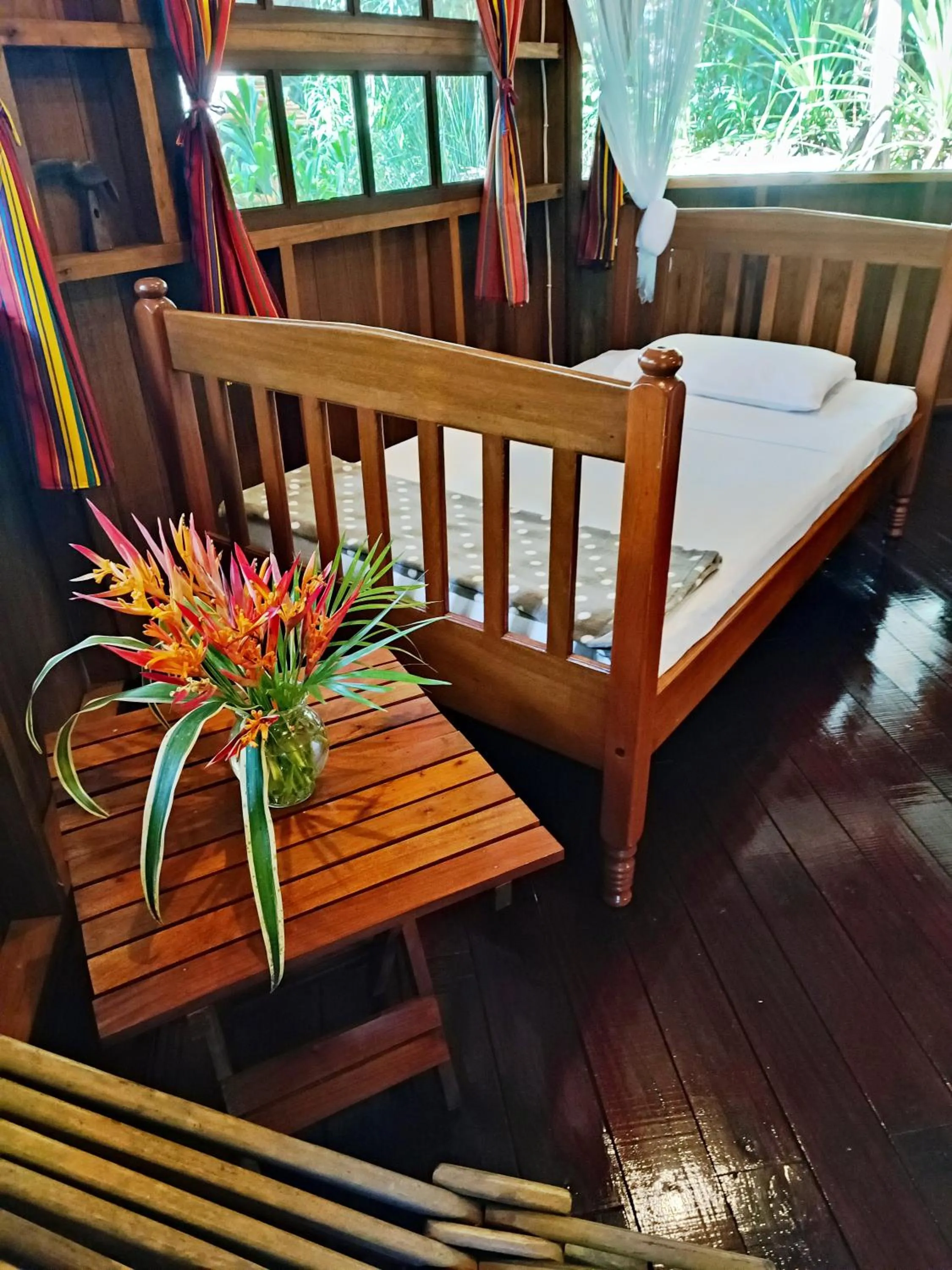 Property building, Bed in Sun Creek Lodge