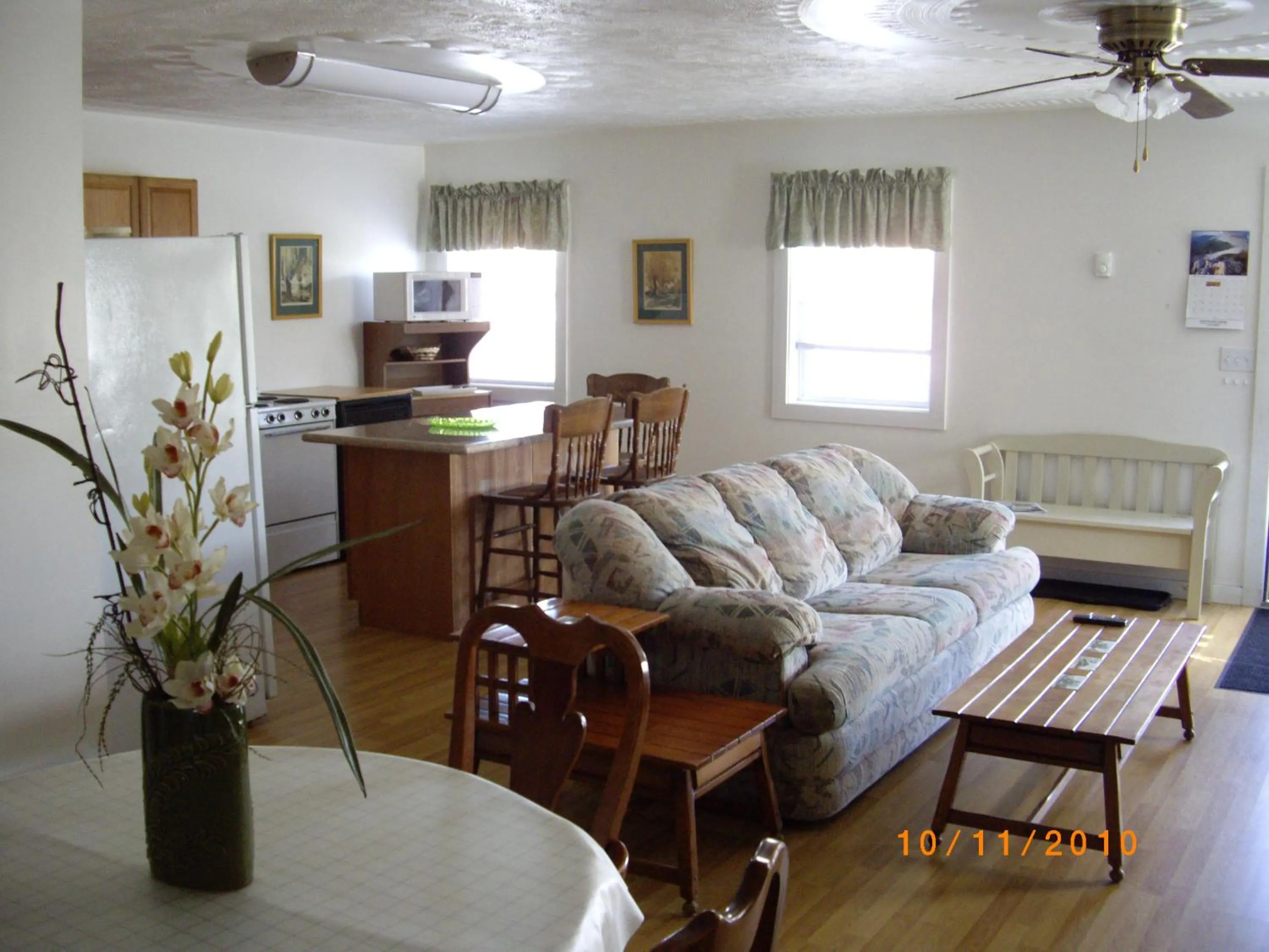 Living room in Lakeview Motel & Apartments