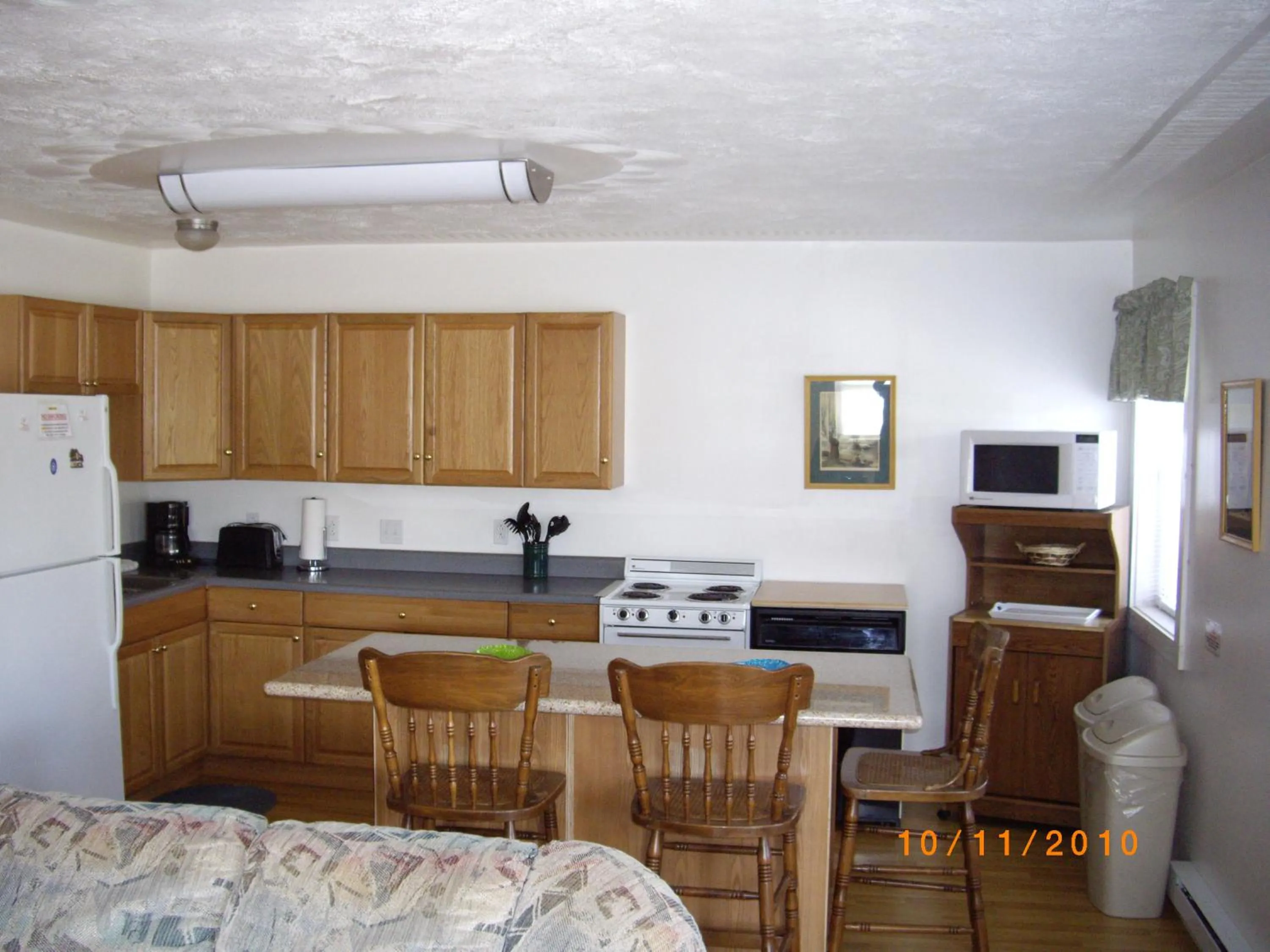 Kitchen or kitchenette in Lakeview Motel & Apartments