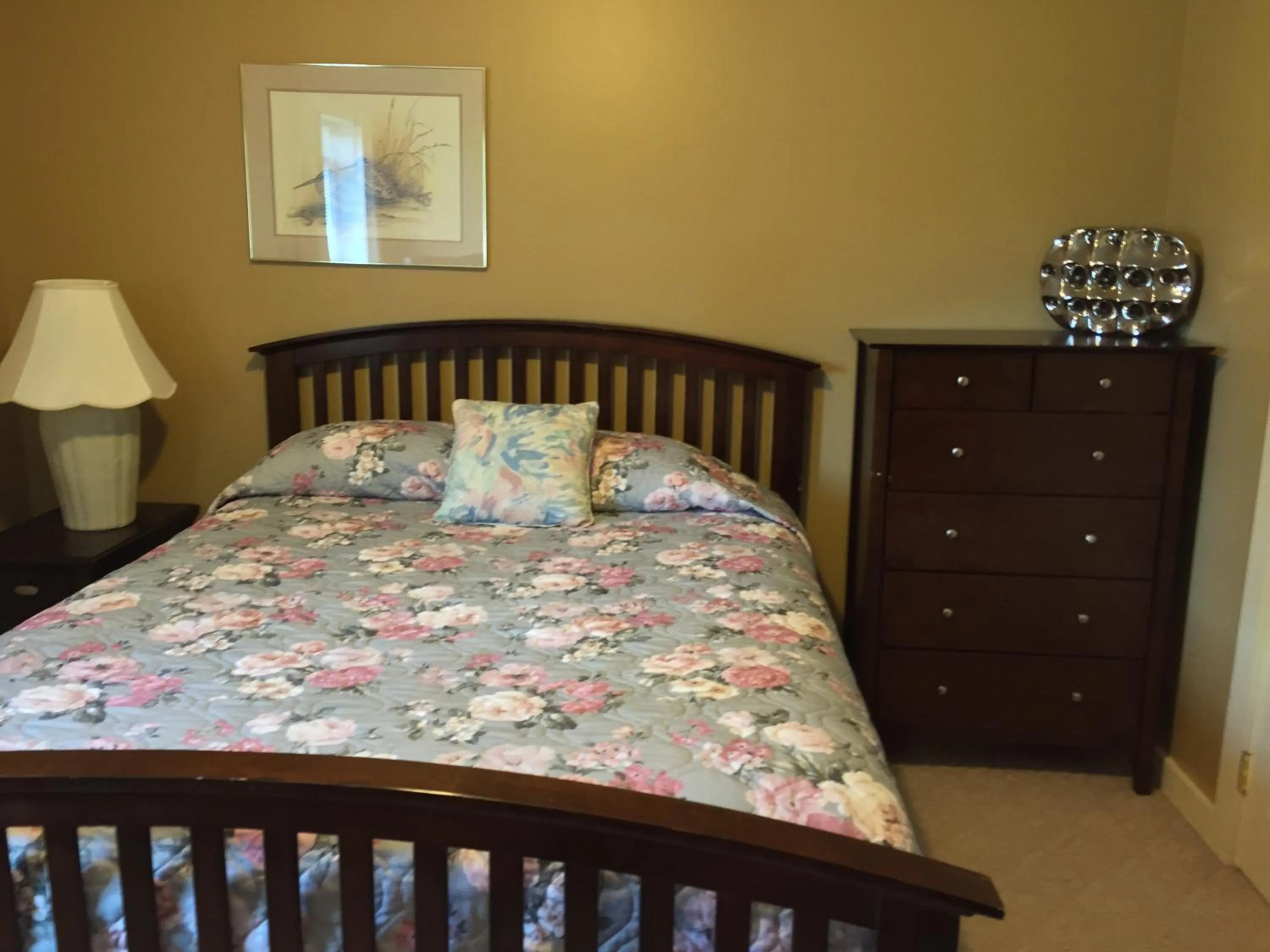 Bed in Lakeview Motel & Apartments