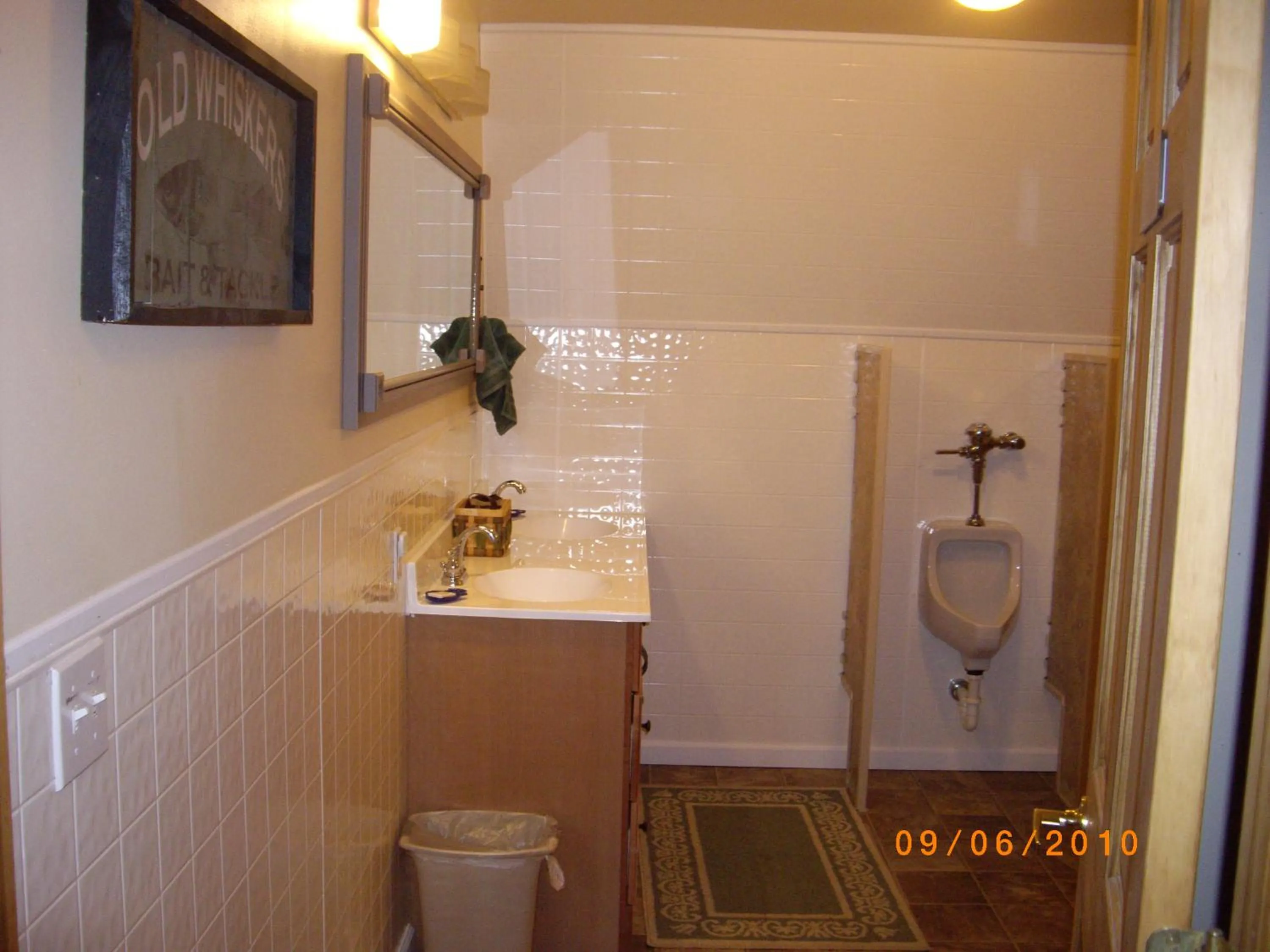 Shower in Lakeview Motel & Apartments