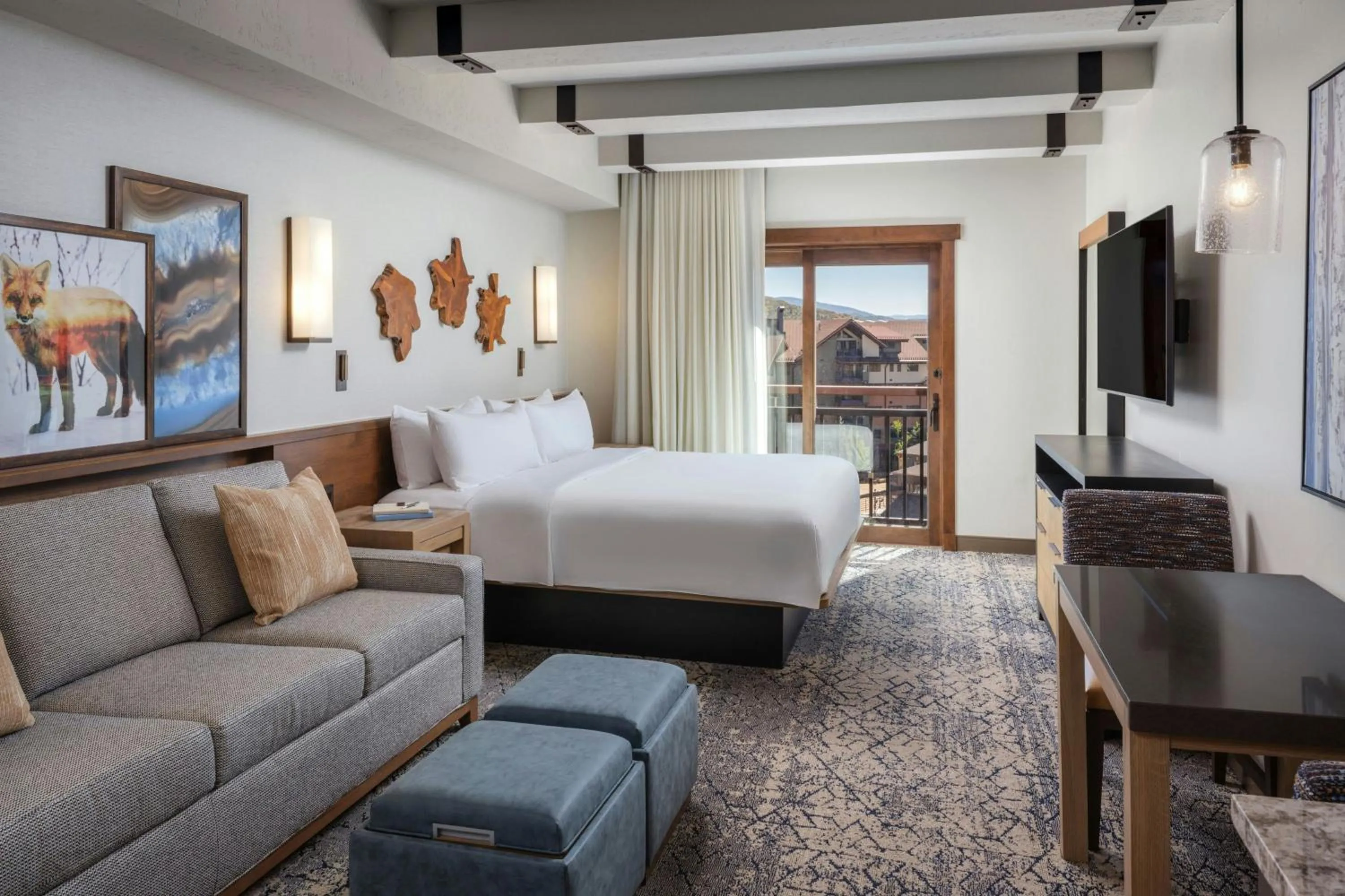 Living room, Bed in Sheraton Steamboat Resort Villas