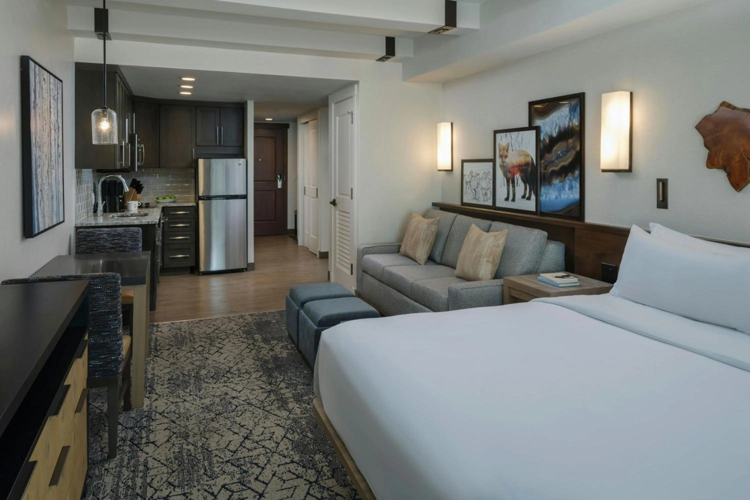 Living room, Bed in Sheraton Steamboat Resort Villas