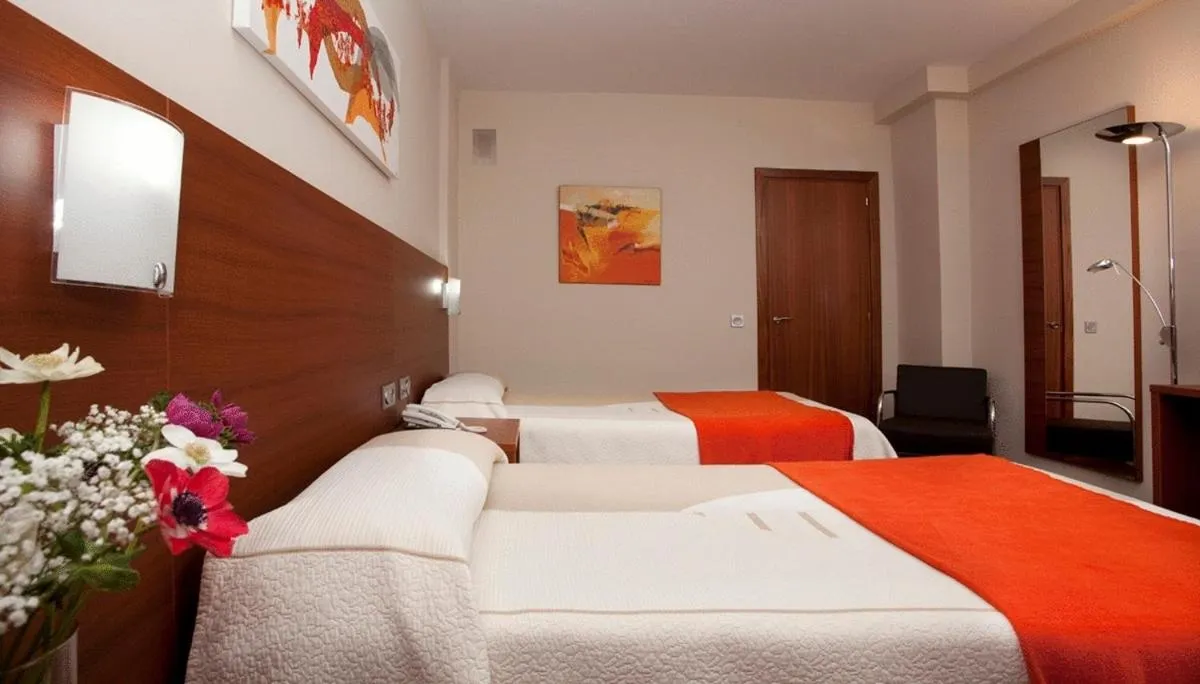 Bed in Hotel Txartel