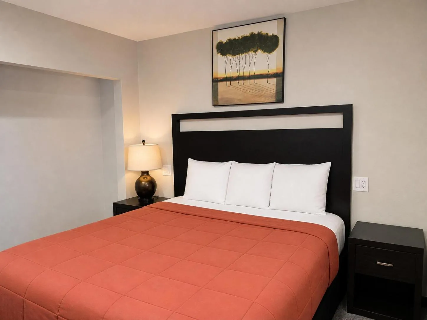 Bed in The Atlas Inn & Suites LAX