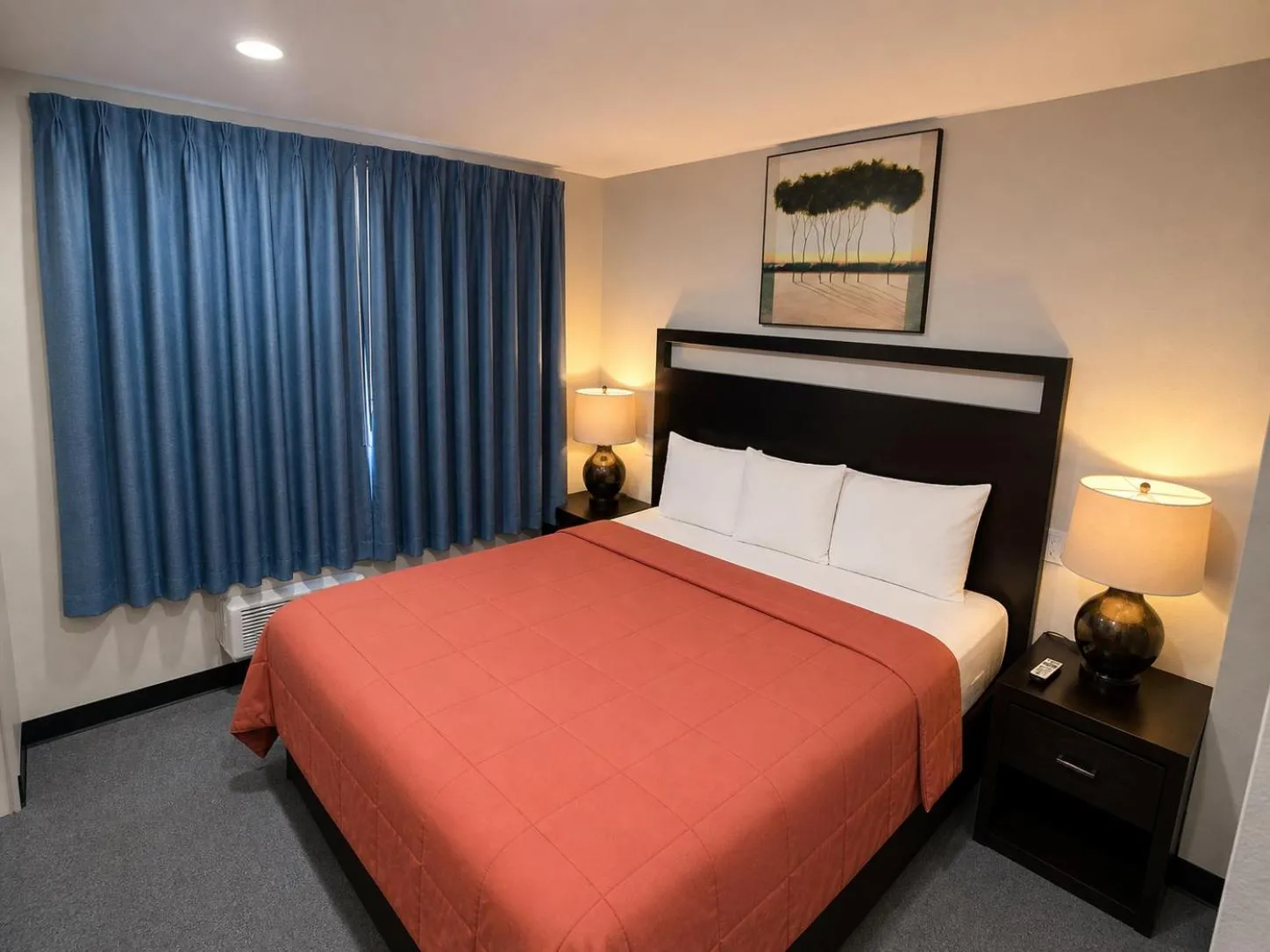 Bed in The Atlas Inn & Suites LAX