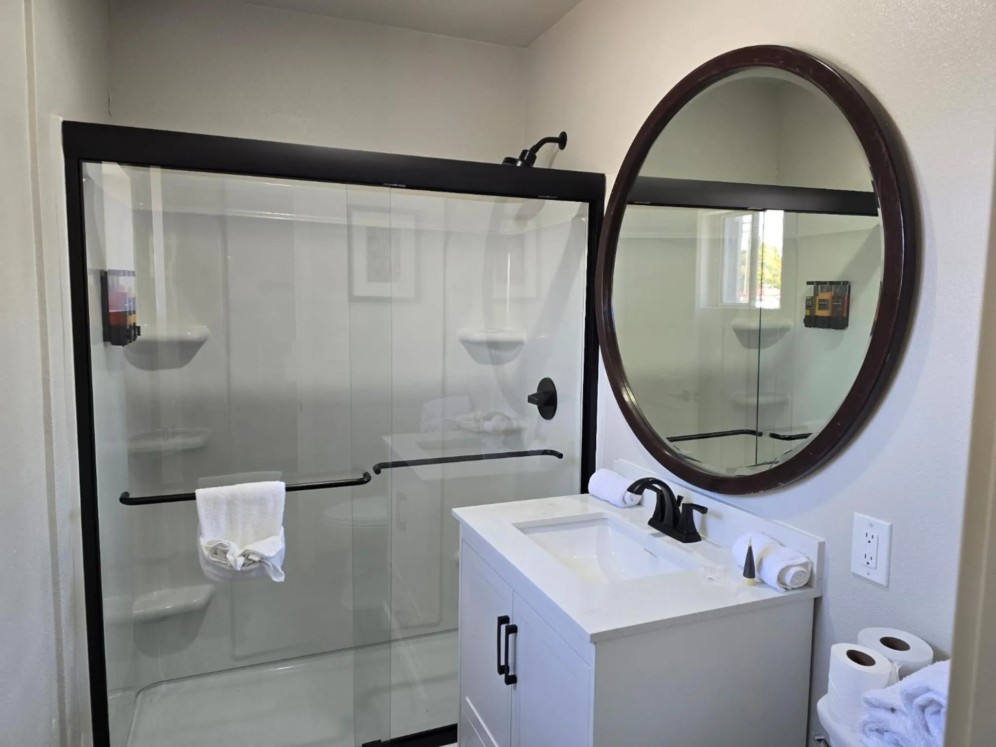 Bathroom in The Atlas Inn & Suites LAX