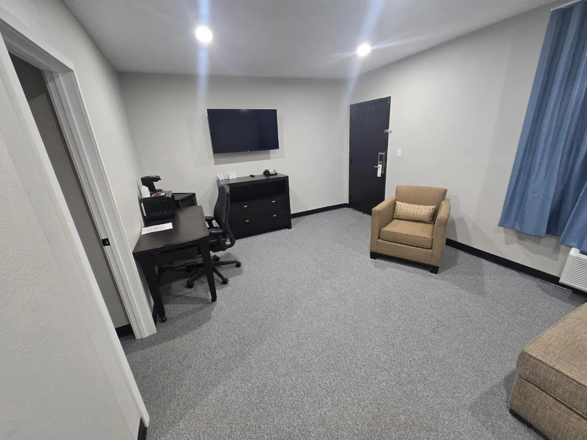 Living room in The Atlas Inn & Suites LAX