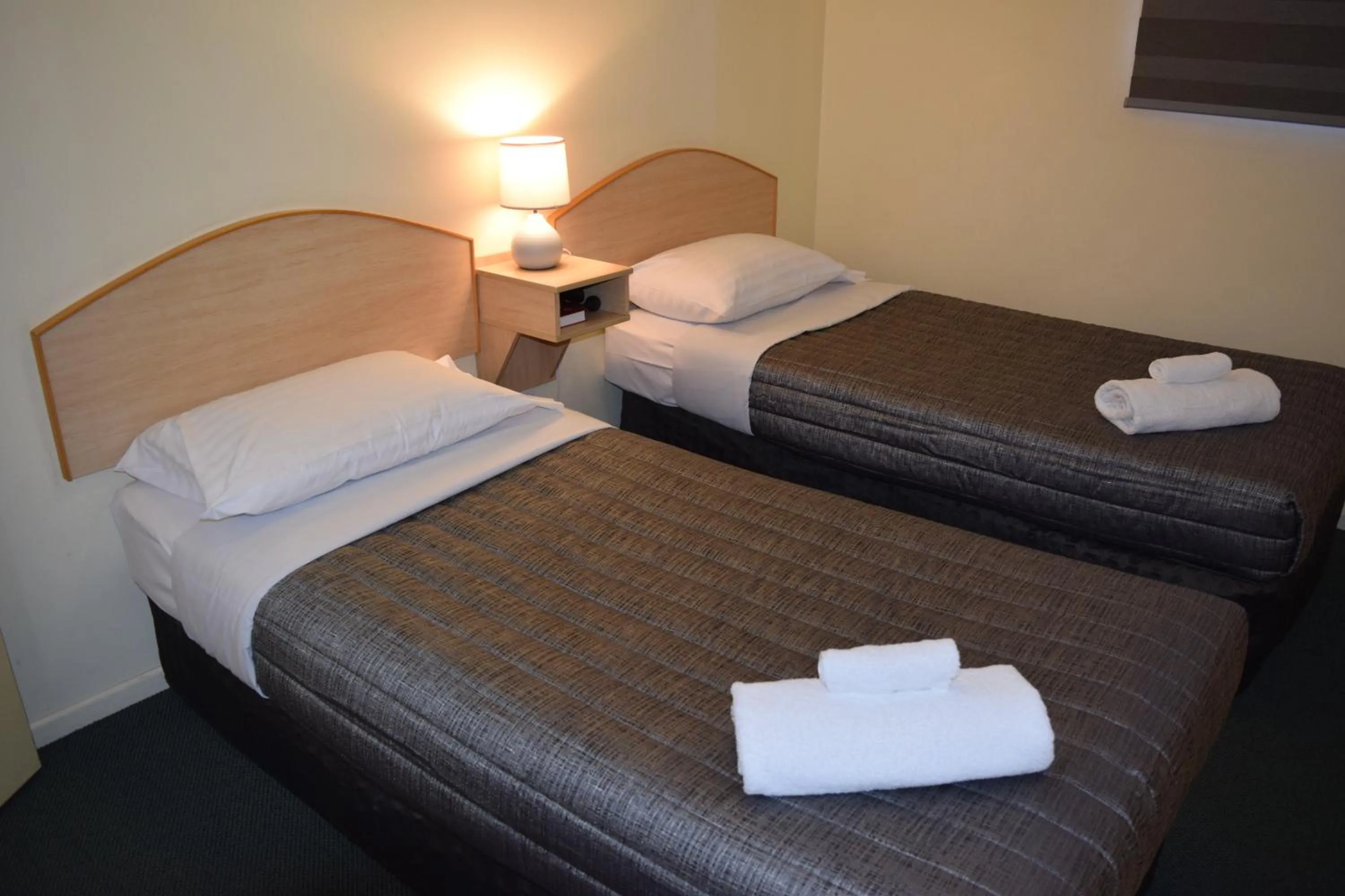 Bed in Warwick Vines Motel