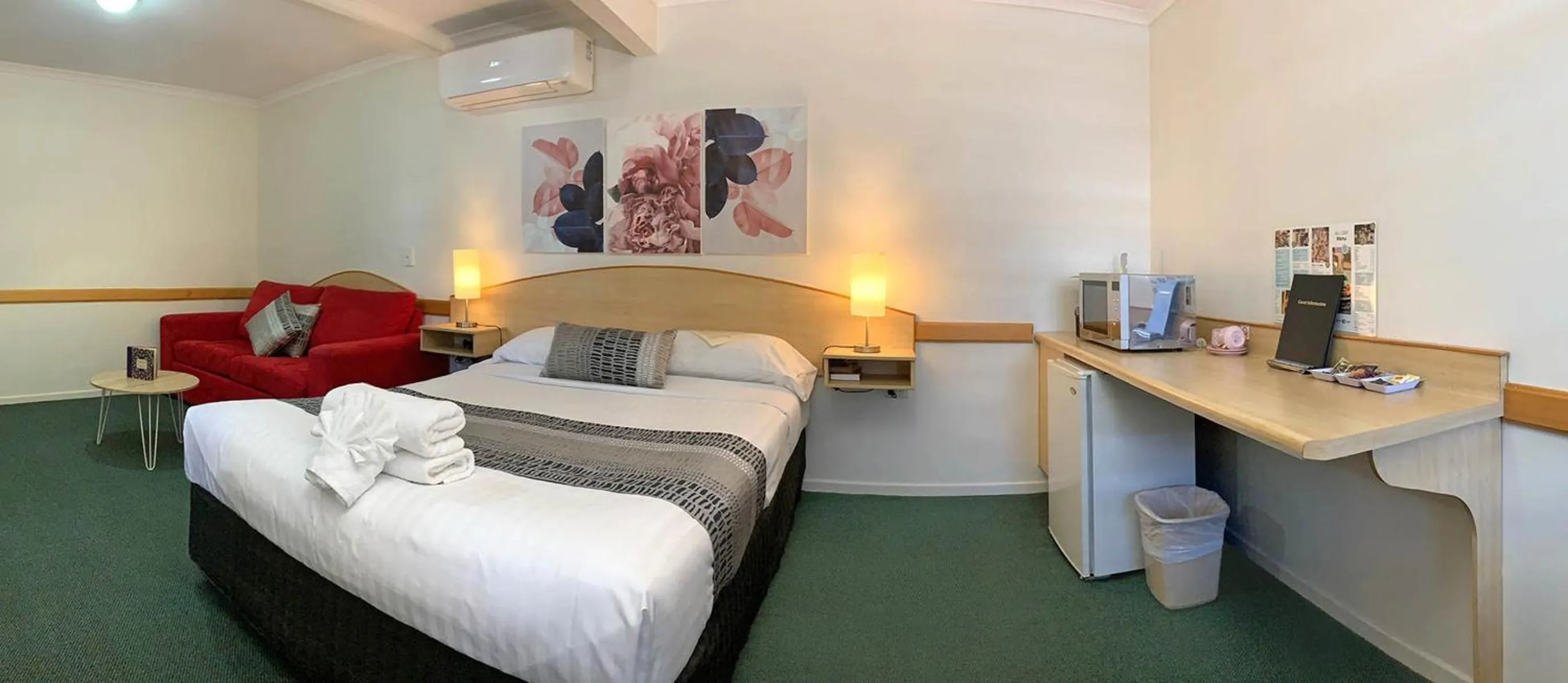 Photo of the whole room in Warwick Vines Motel