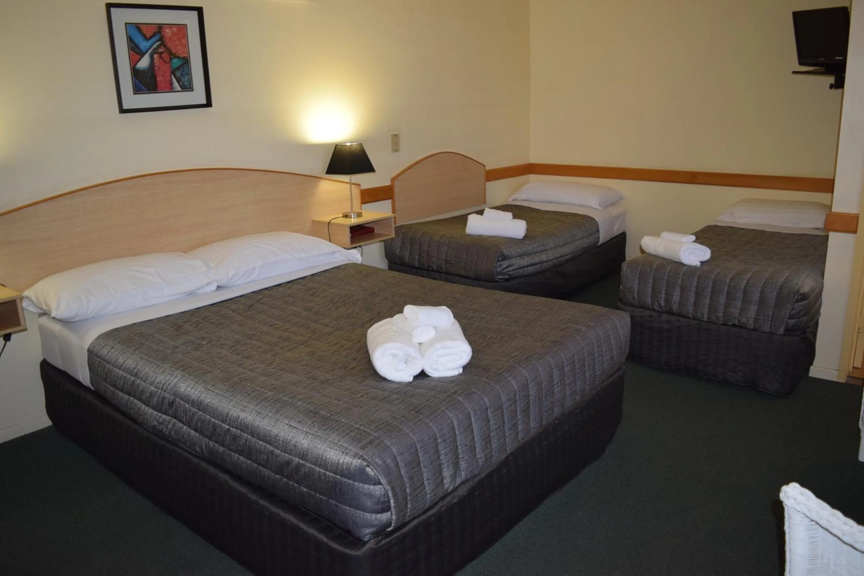 Bed in Warwick Vines Motel