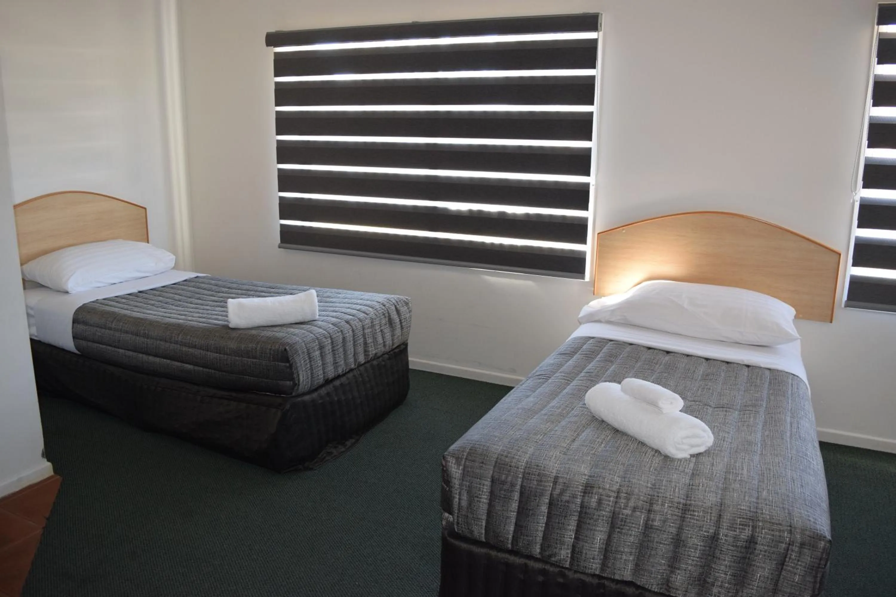 Bed in Warwick Vines Motel