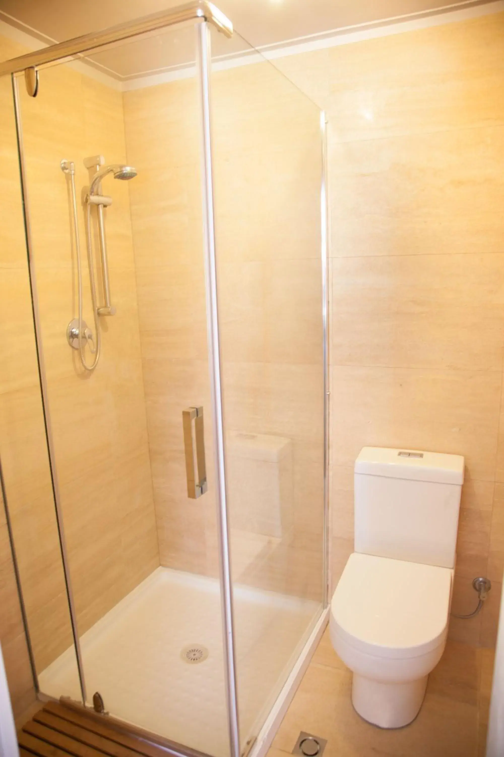 Shower, Bathroom in Fremantle Hostel