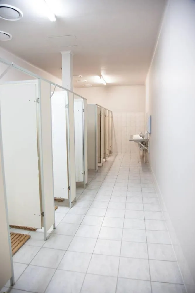 Bathroom, Balcony/Terrace in Fremantle Hostel