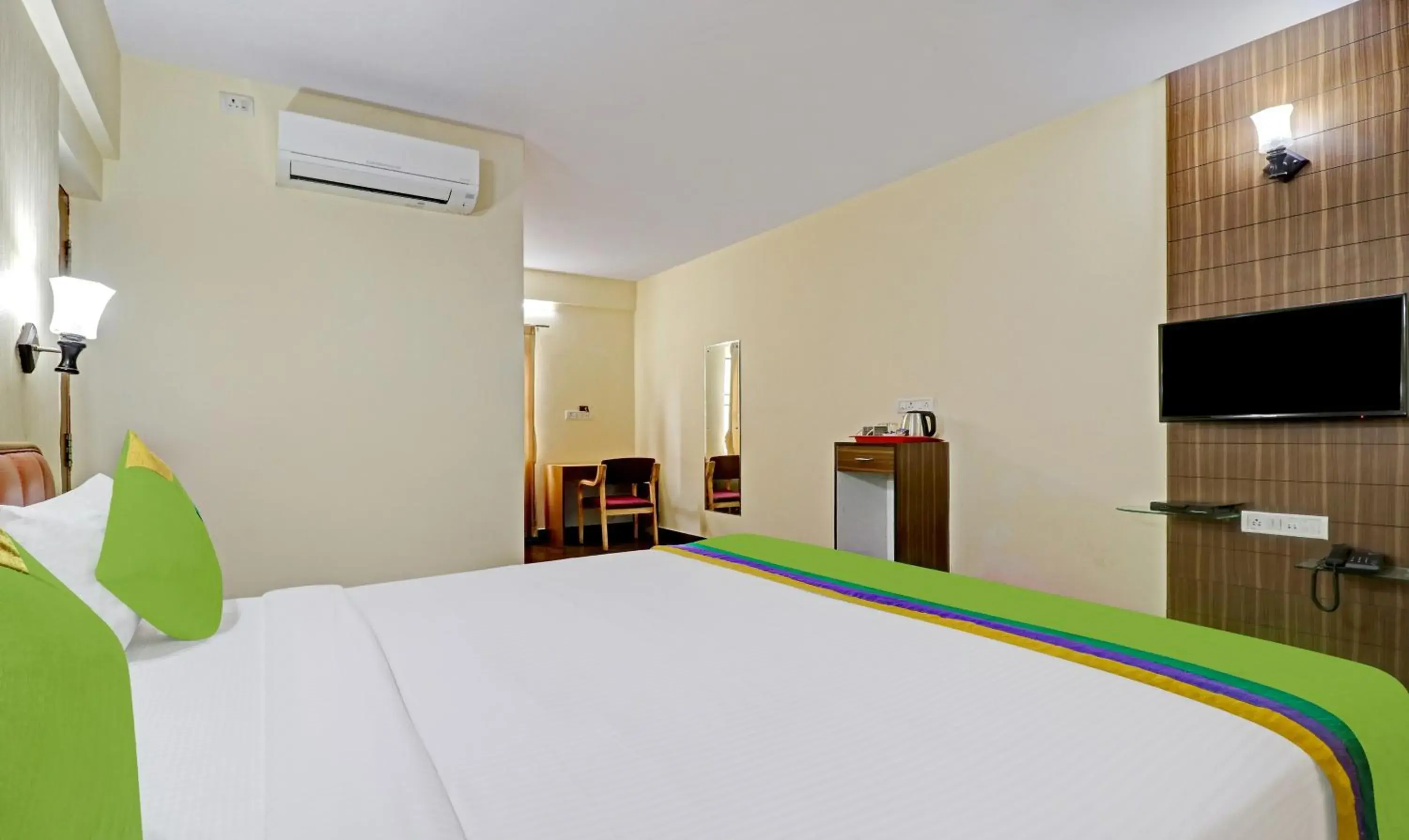 Bedroom, Bed in Treebo Akshaya Mayflower Vijaya Bank Layout Bedroom, Bed in Treebo Akshaya Mayflower Vijaya Bank Layout