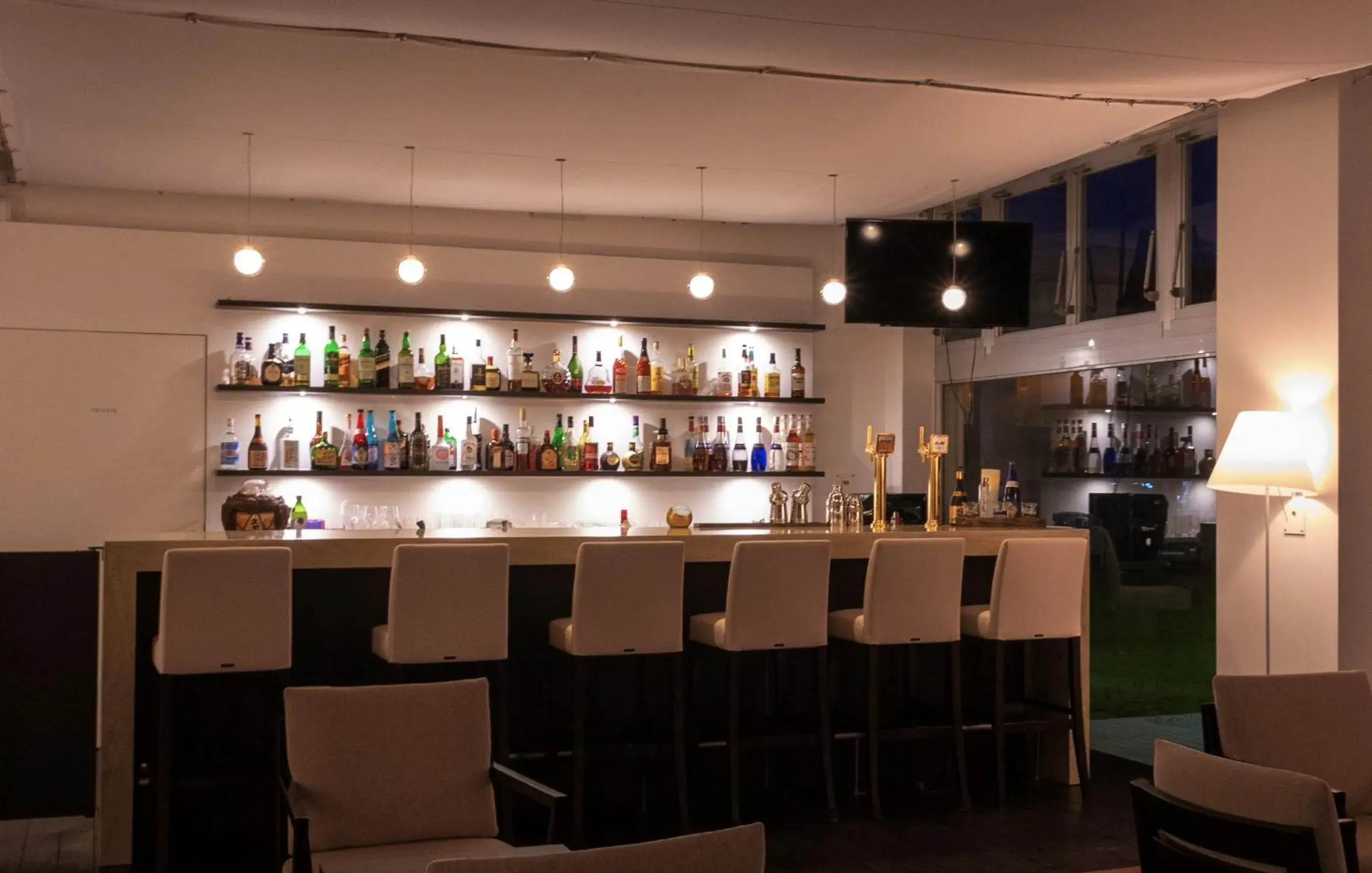 Lounge or bar in EN RESORT Kumejima EEF Beach Hotel Lounge or bar in EN RESORT Kumejima EEF Beach Hotel