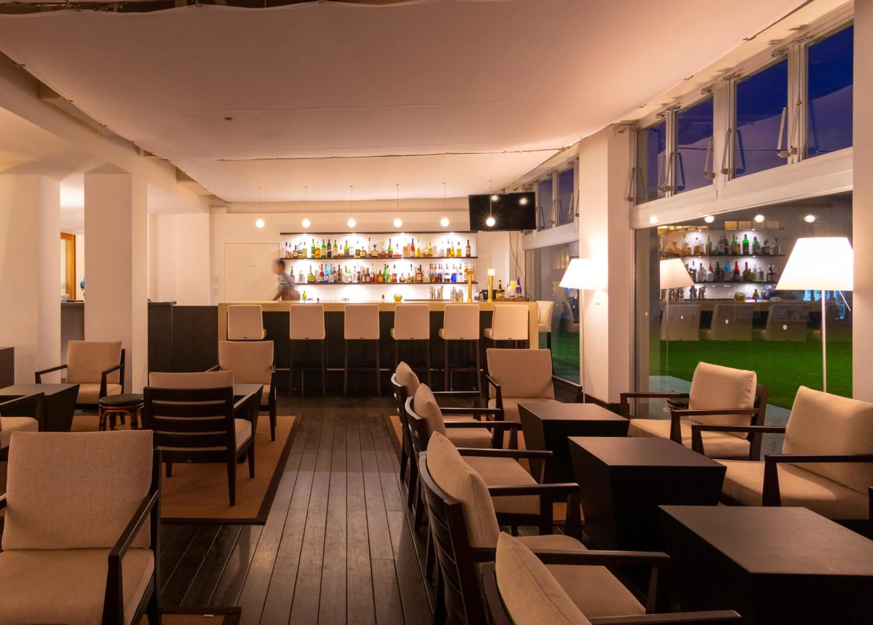 Lounge or bar in EN RESORT Kumejima EEF Beach Hotel