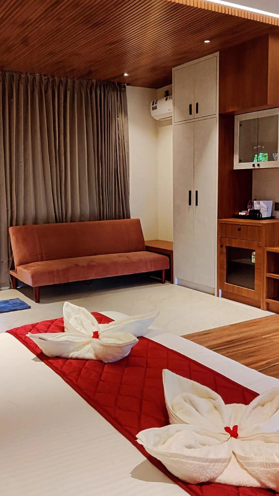 Seating area, Bed in Holiday Vagamon