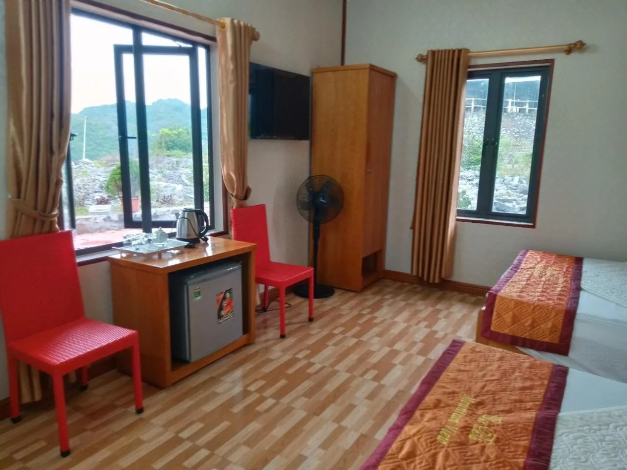Family Room with Mountain View in Cat Ba Mountain View Homestay