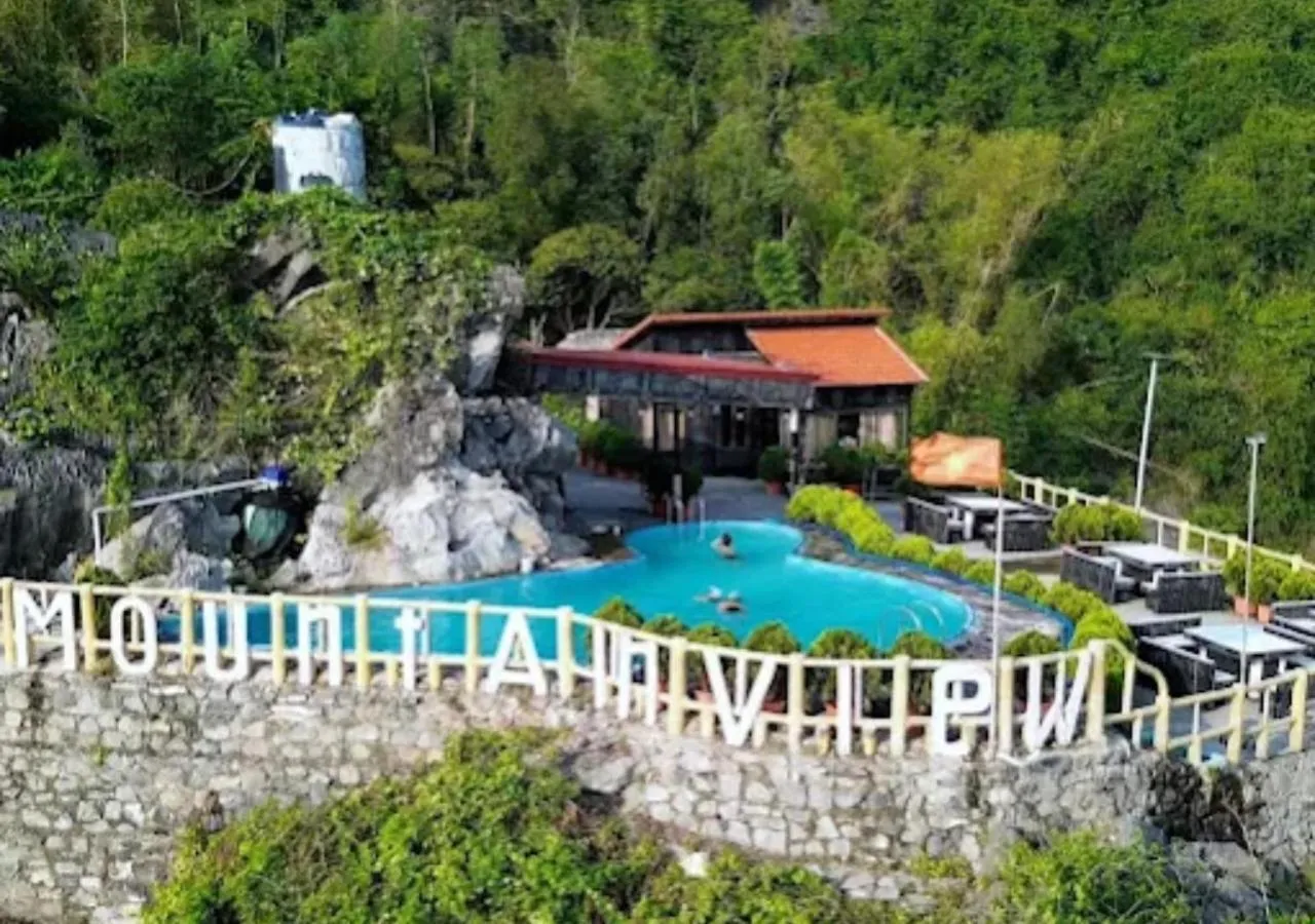 Swimming pool in Cat Ba Mountain View Homestay