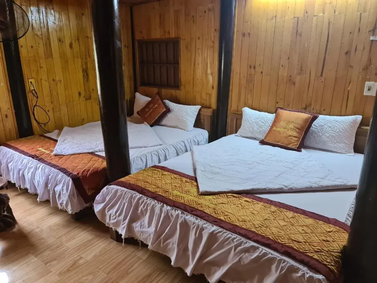 Quadruple Room with Private Bathroom in Cat Ba Mountain View Homestay Quadruple Room with Private Bathroom in Cat Ba Mountain View Homestay