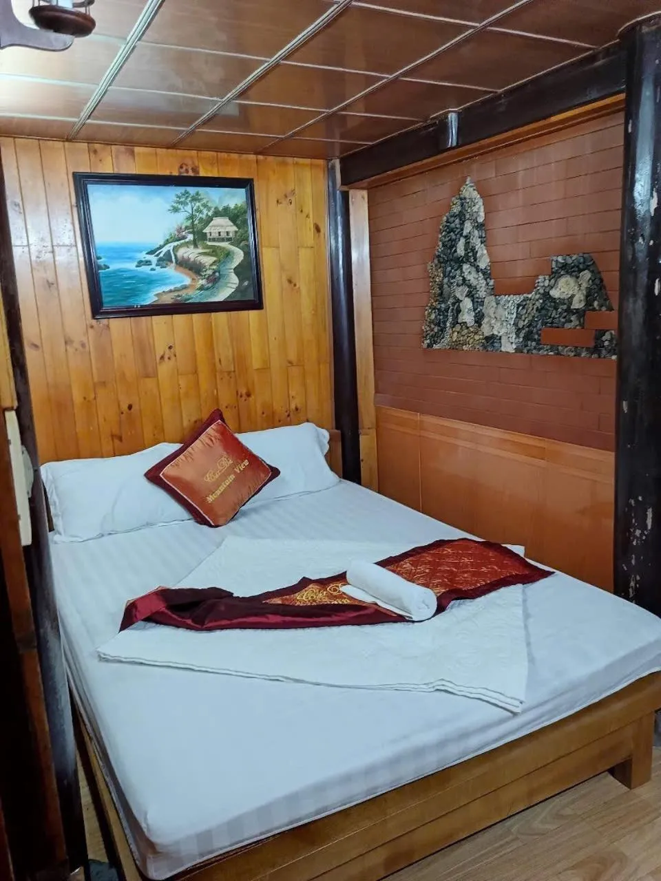 Bed in Cat Ba Mountain View Homestay