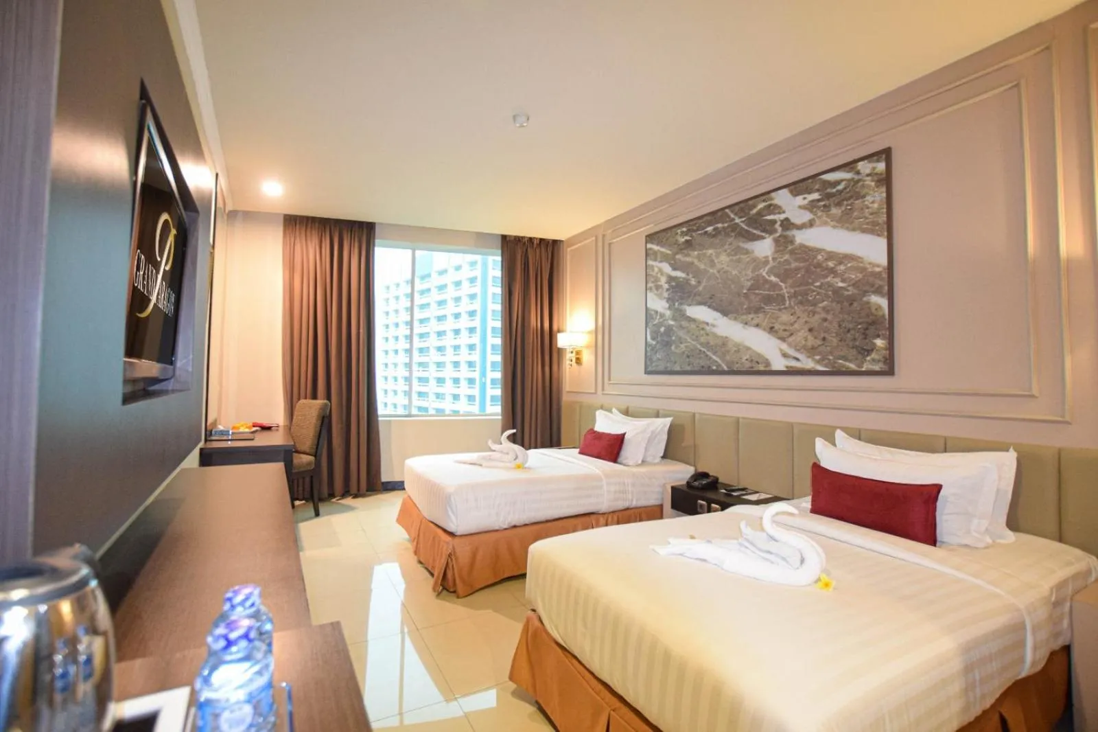 Bedroom, Bed in Grand Paragon Hotel