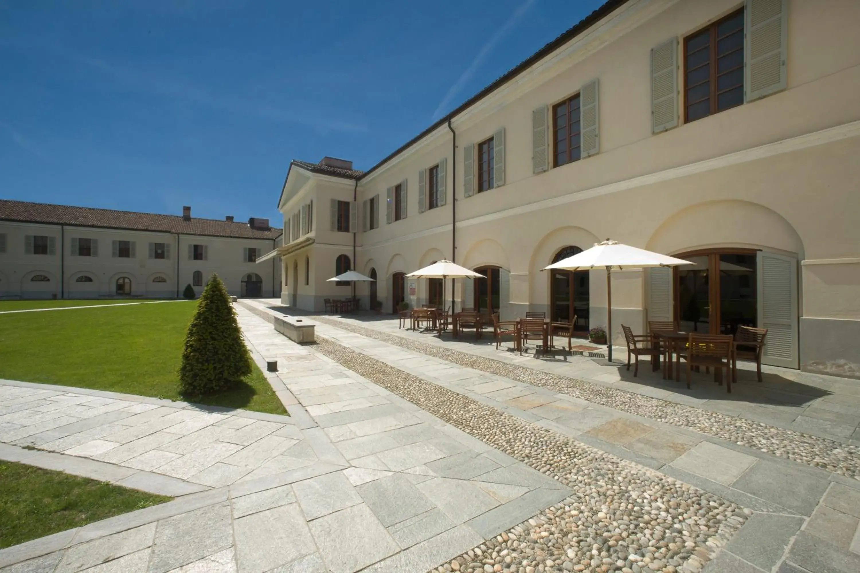 Property building in Albergo dell'Agenzia Property building in Albergo dell'Agenzia