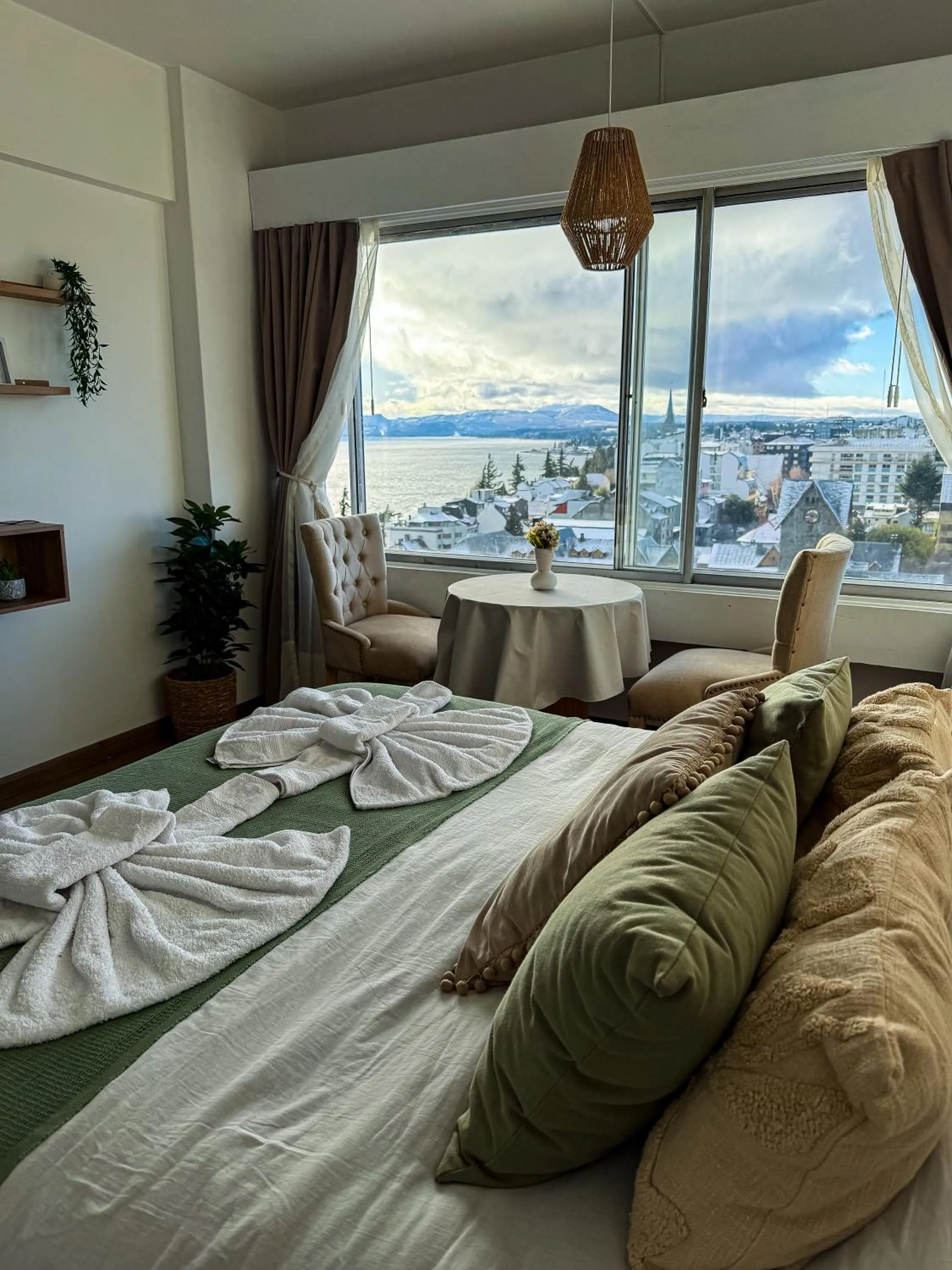 Natural landscape, Bed in Studio vista al lago