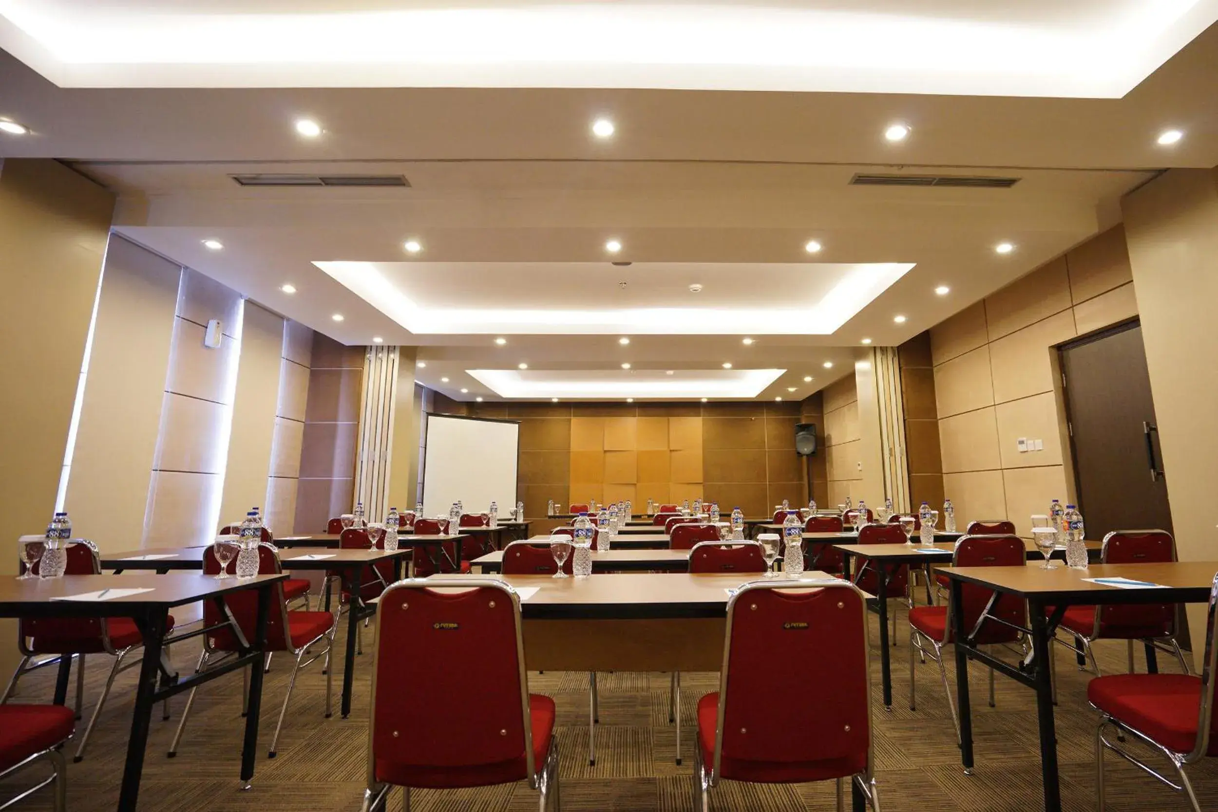 Area and facilities in Meize Hotel Bandung