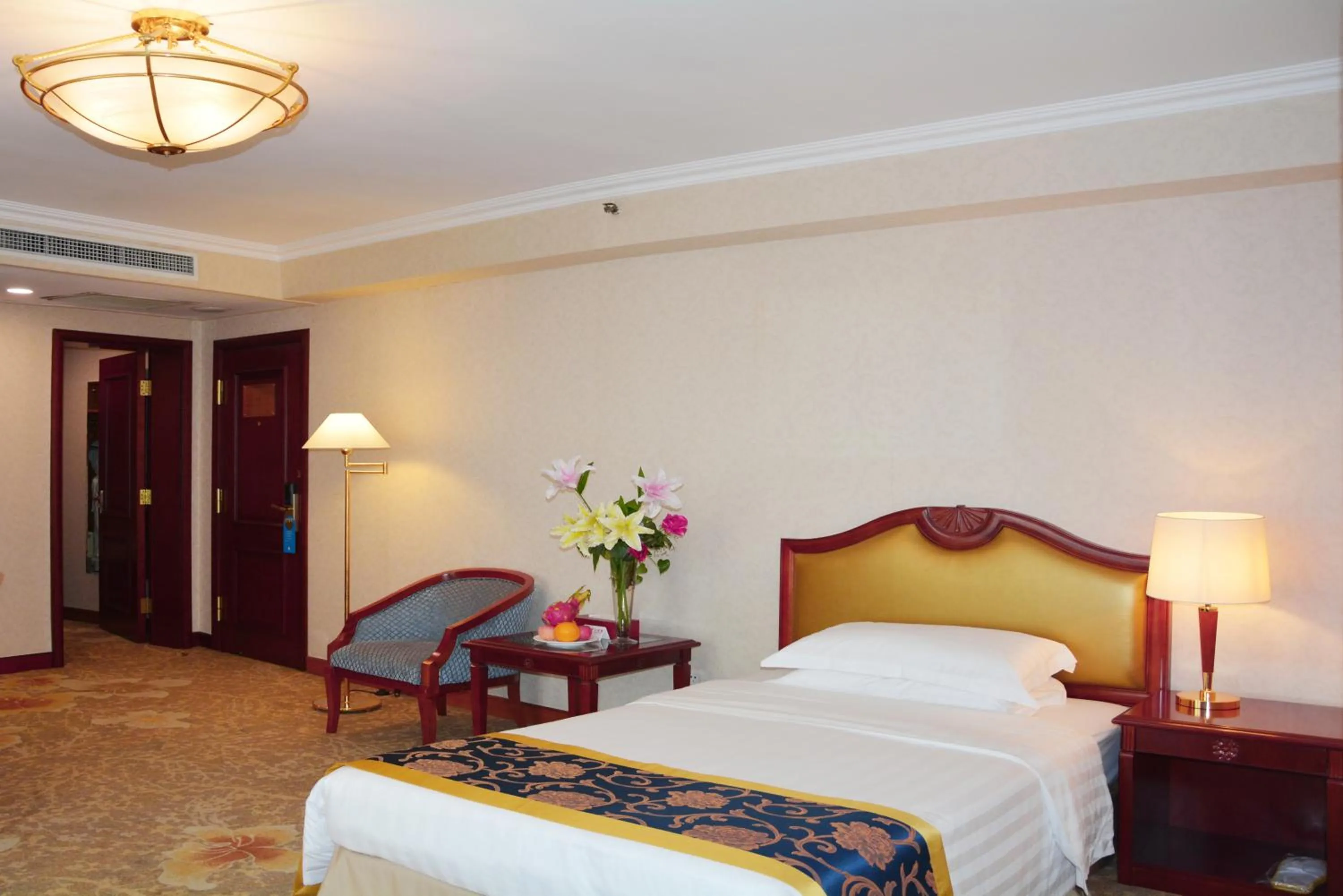 Bed in Beijing Asia Pacific Garden Hotel