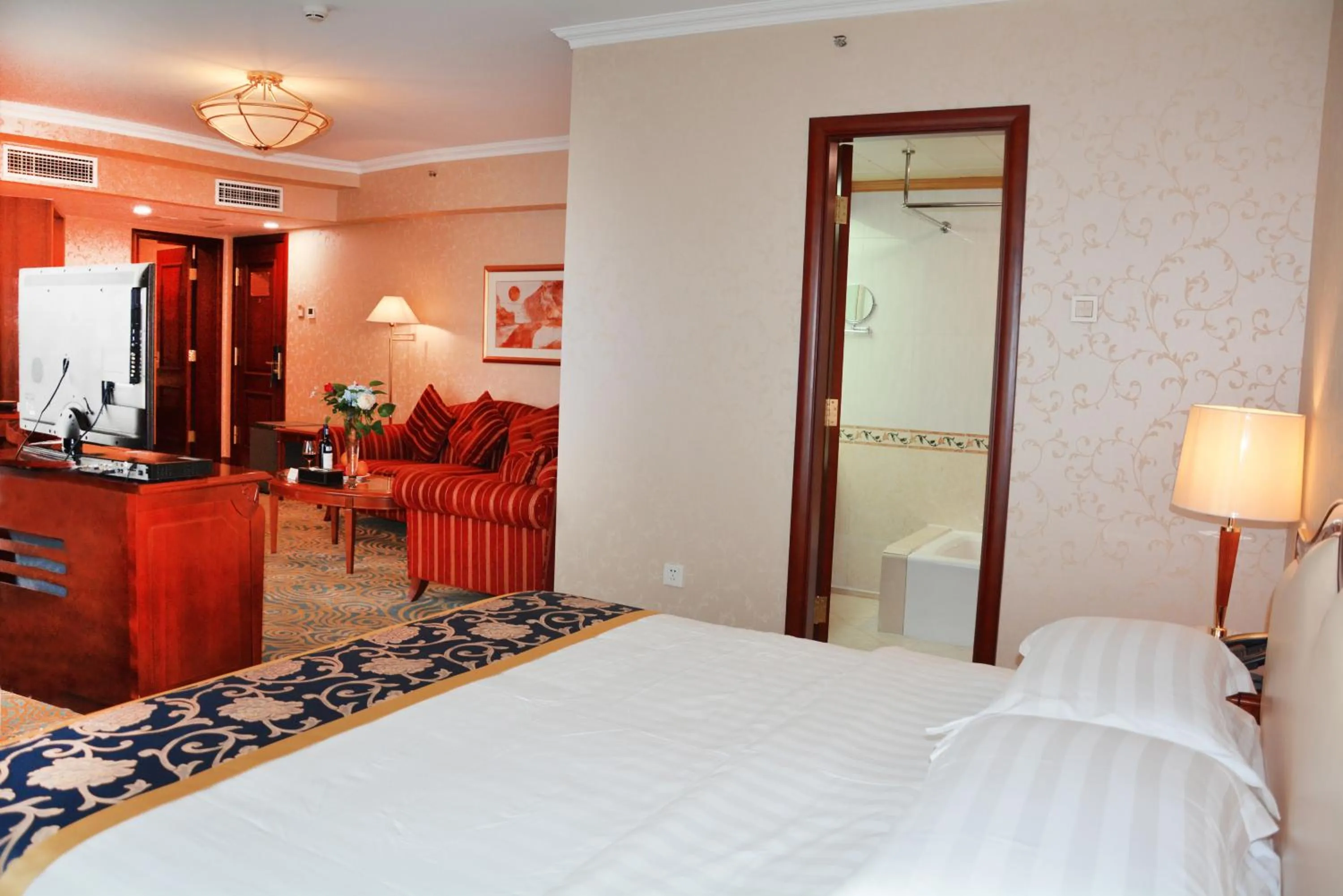 Bed in Beijing Asia Pacific Garden Hotel