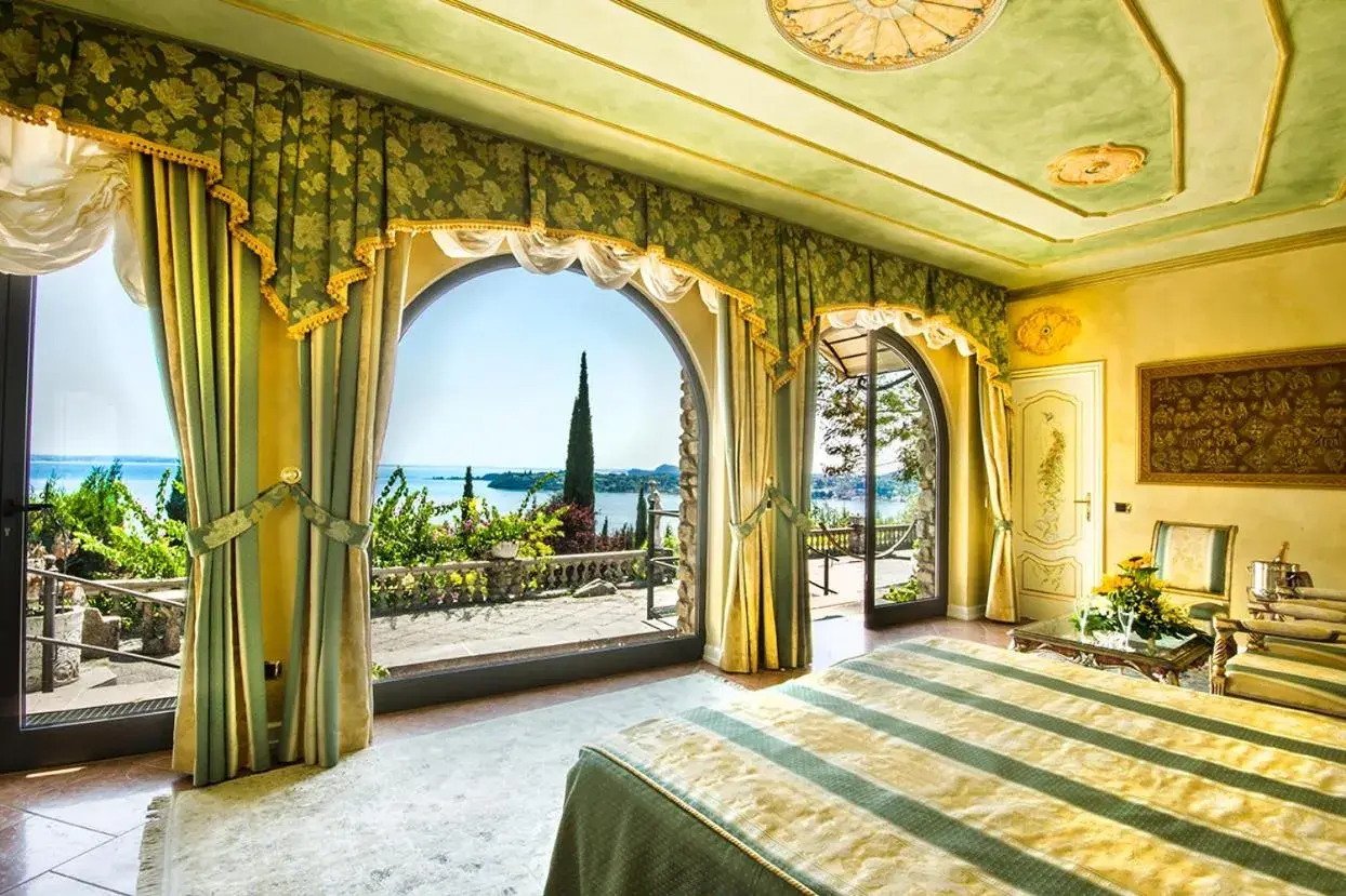 Suite with Terrace and Lake View in Park Hotel Ville Montefiori Suite with Terrace and Lake View in Park Hotel Ville Montefiori