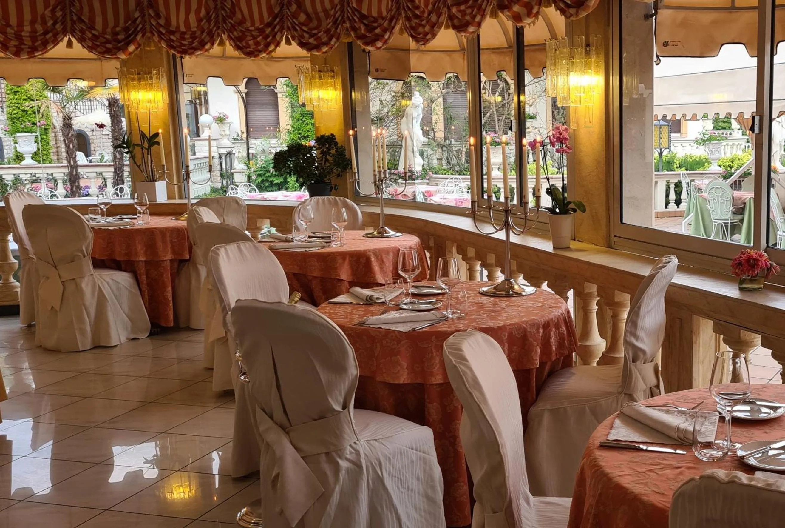 Restaurant/places to eat in Park Hotel Ville Montefiori