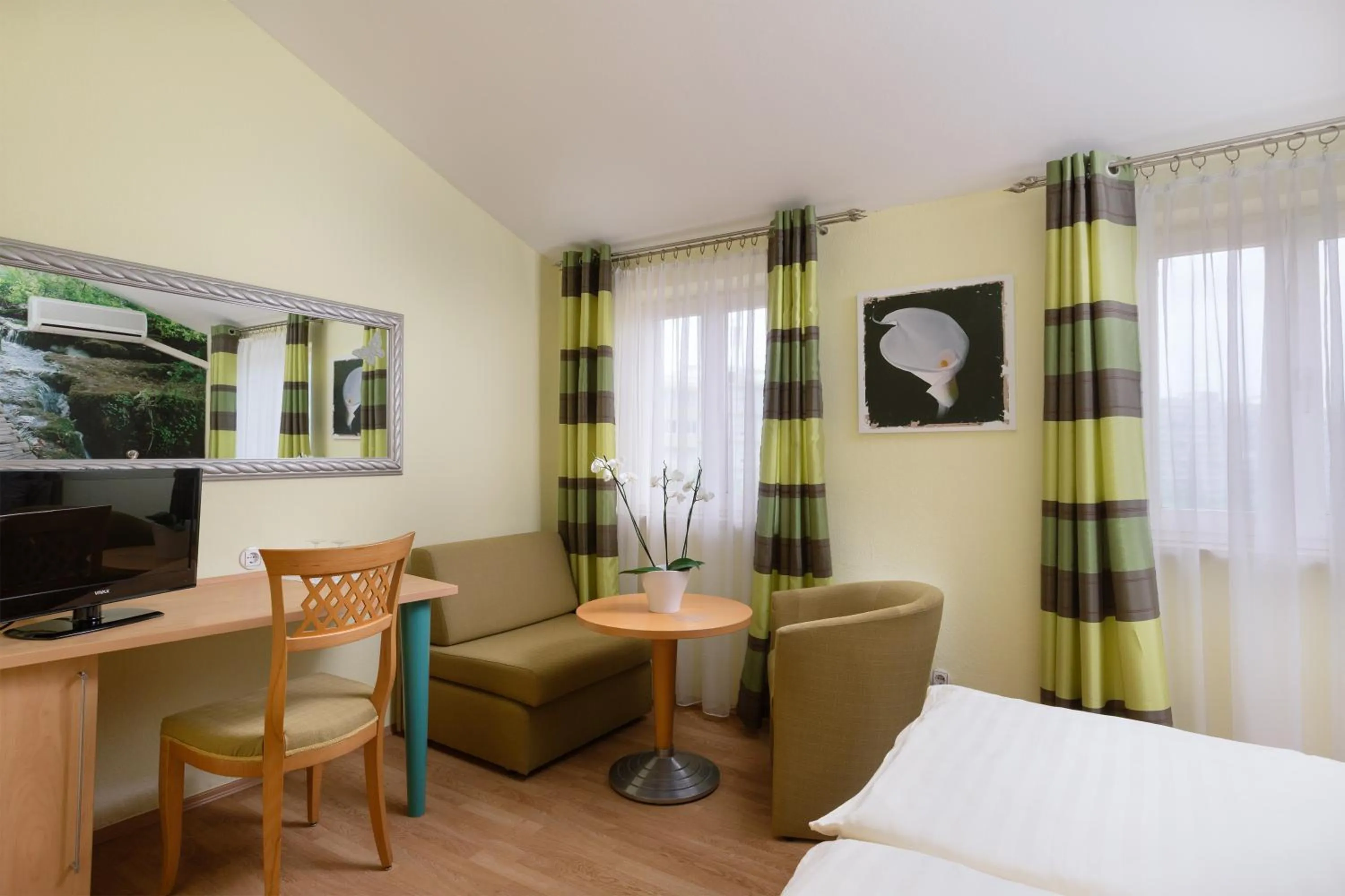 Seating area, Bed in Hotel Scaletta