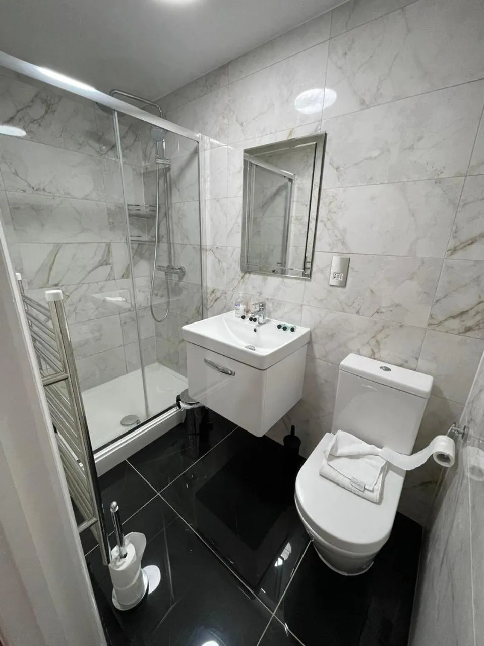 Shower in Acacia Hotel